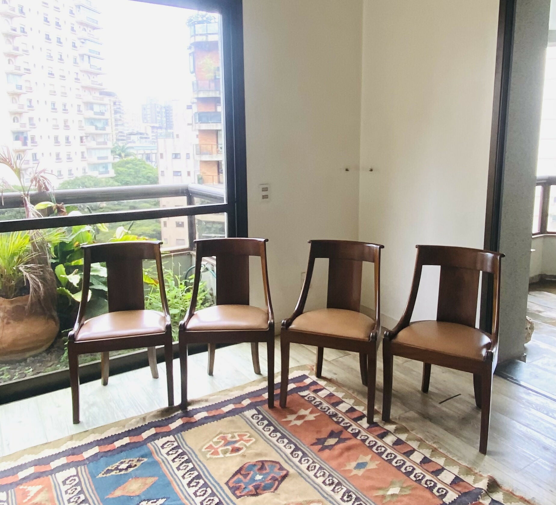 Raras e impecáveis cadeiras do LICEU de ARTES e OFÍCIO final década de 70. Seladas