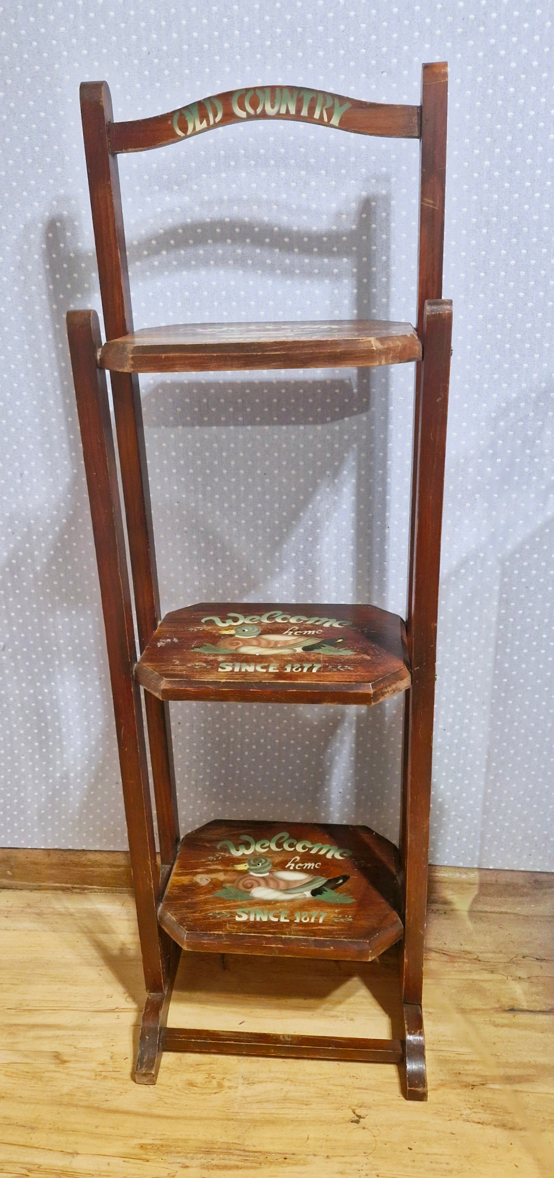 Linda estante articulável vintage em madeira com pintura de pato 