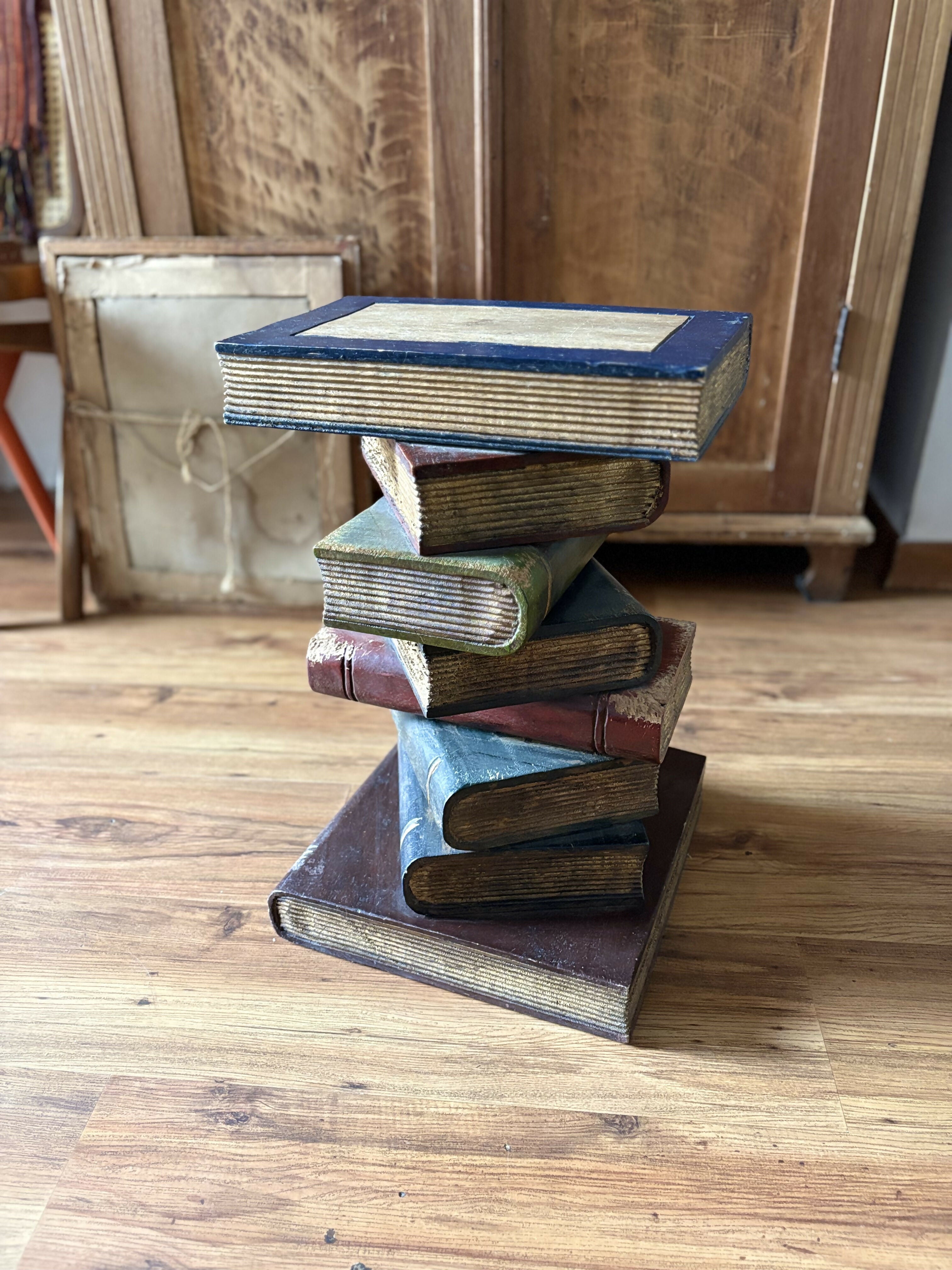 Mesinha pilha de livros