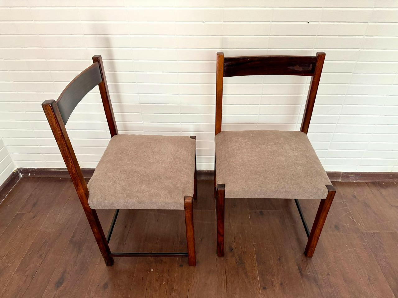 Par de Cadeiras Ernesto Hauner para Mobilínea em jacarandá maciço