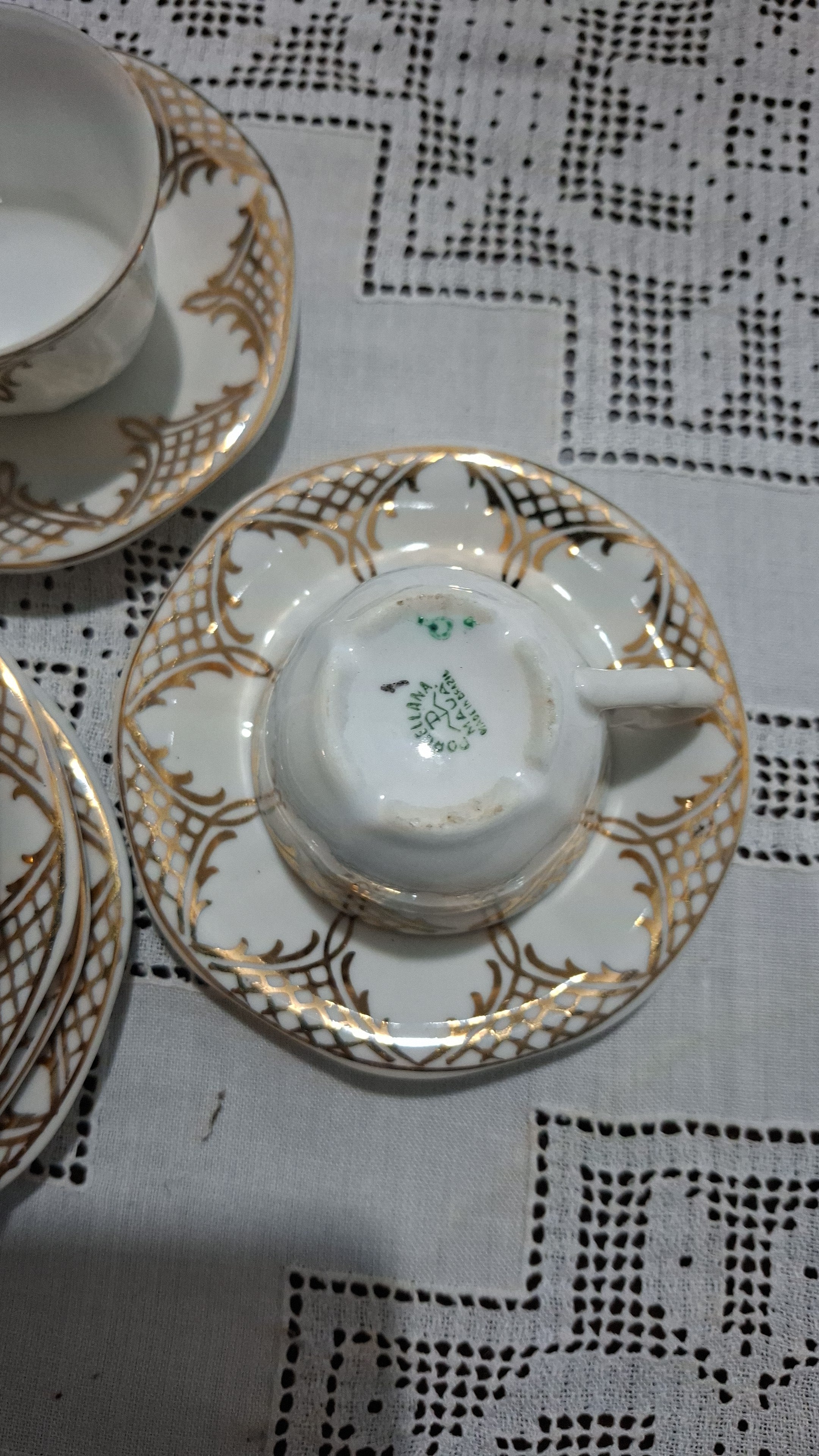 Conjunto de 5 xícaras de café Porcelana Real com detalhes dourados