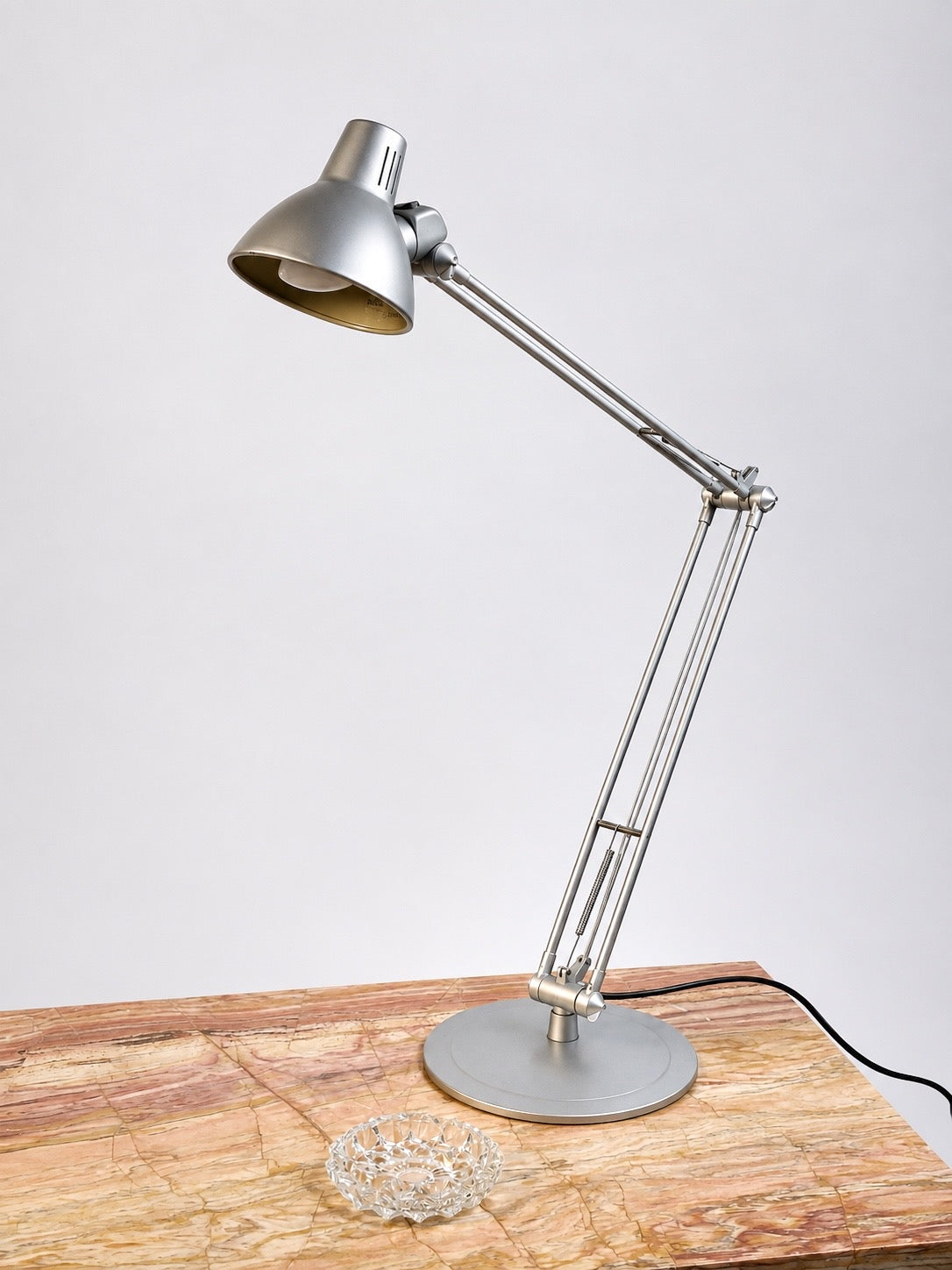 Luminária cromada articulada