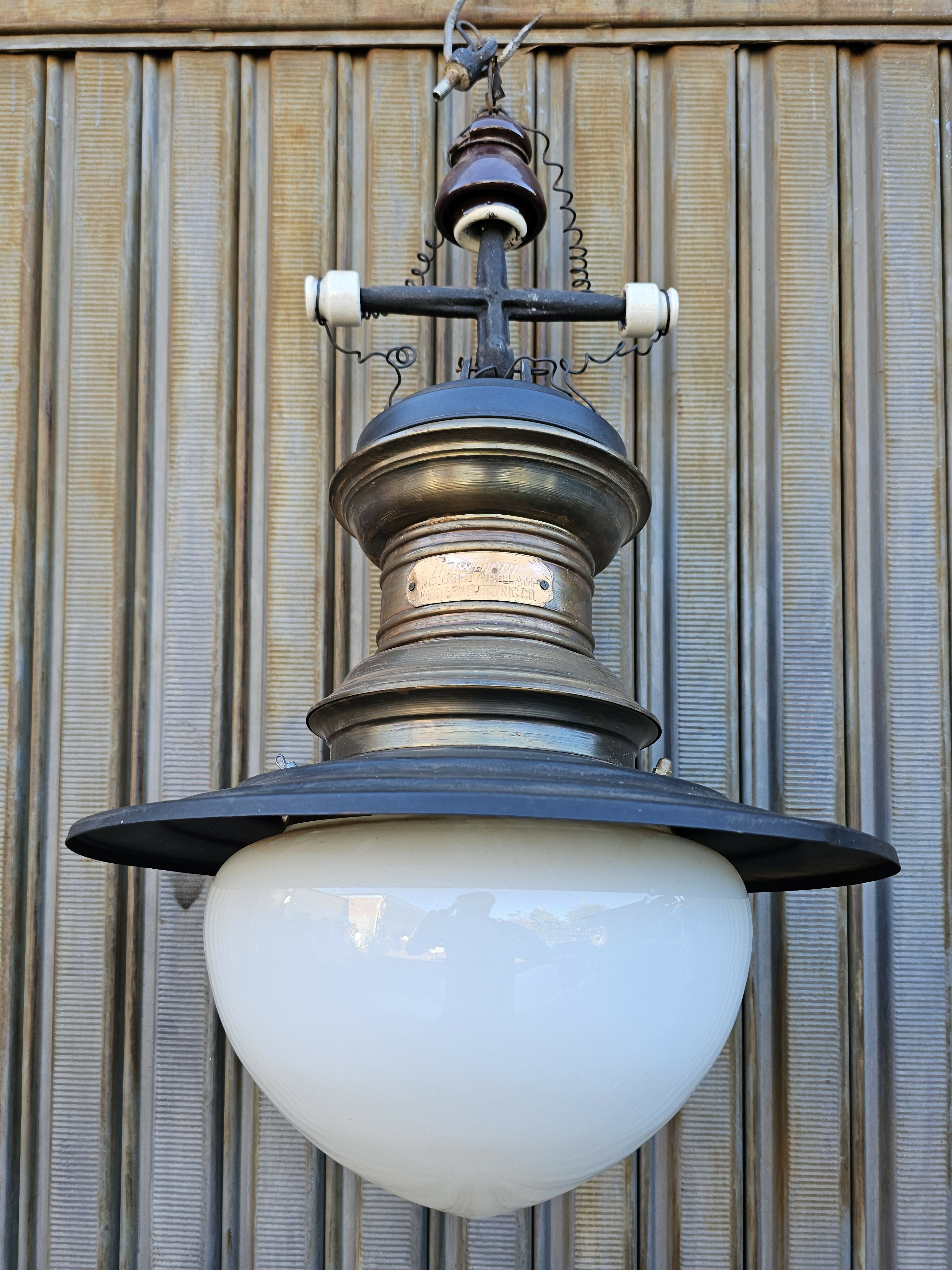 Luminária grande Rio Antigo, Hawthorn Enclosed Arclamp, Original.