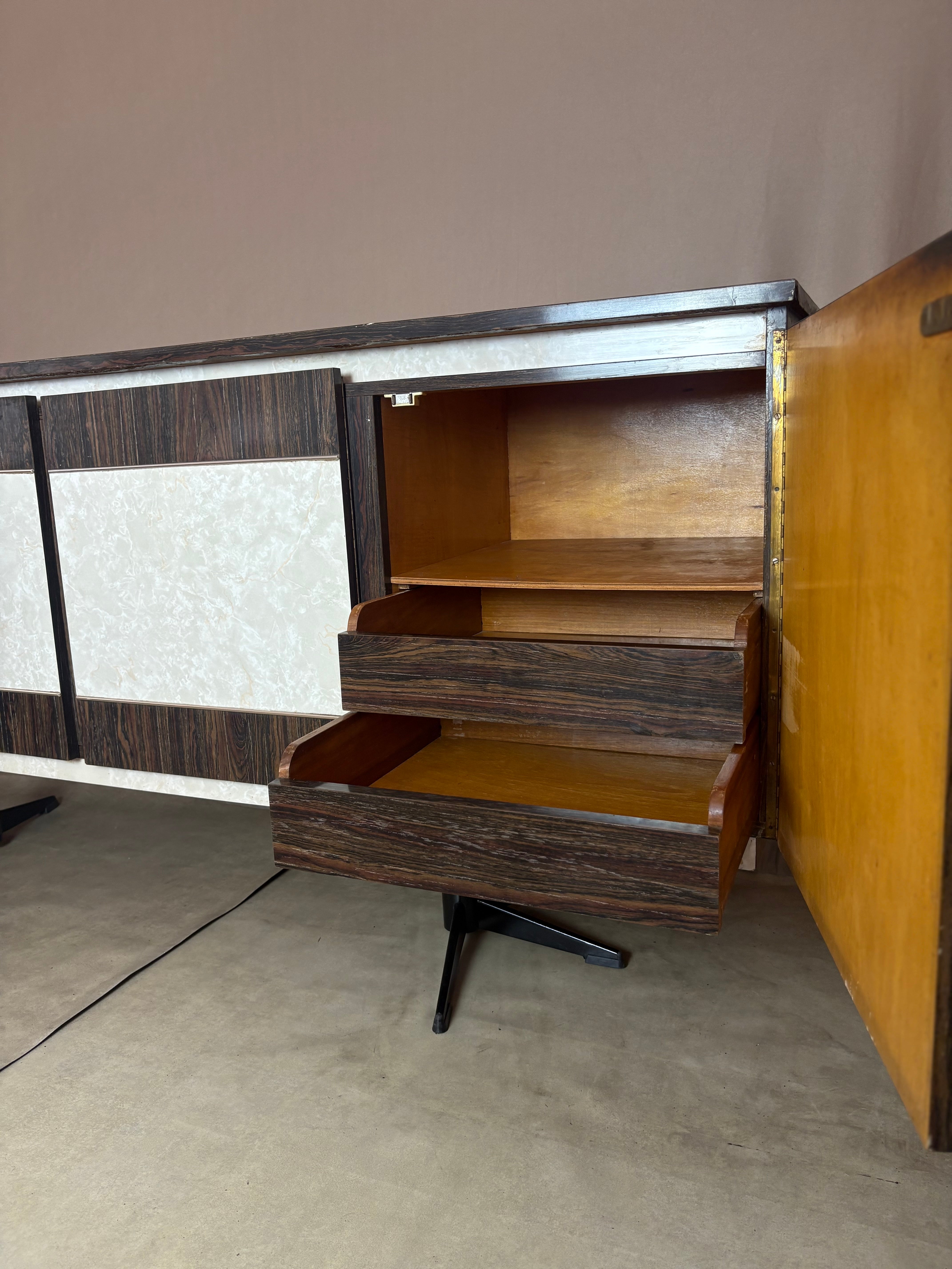 Buffet em fórmica anos 60