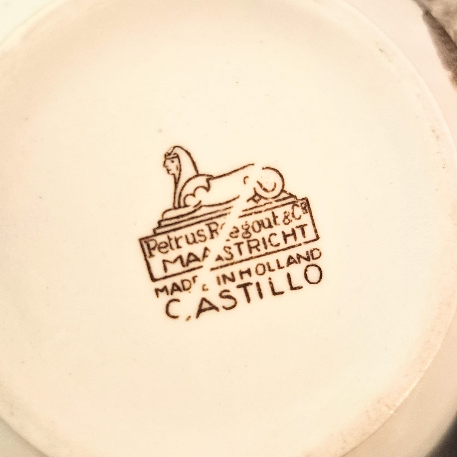 Conjunto para servir chá e café em faiança holandesa centenária (final do séc XIX, início do séc XX) Petrus Regout &amp; Co Maastricht (atual Royal Sphinx), modelo Castillo. Muito raro e impecável.