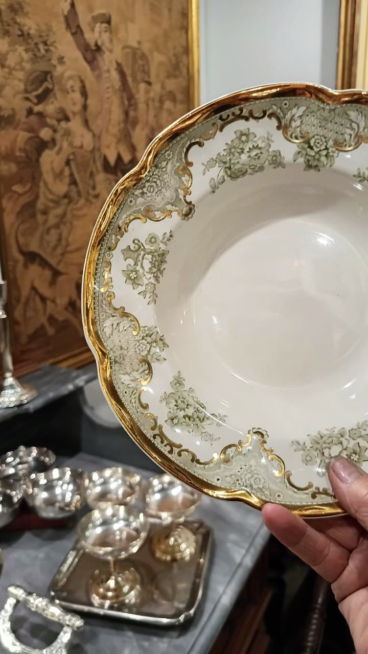 Jogo de Jantar 39 peças  - Porcelana São Caetano com detalhes em dourado 