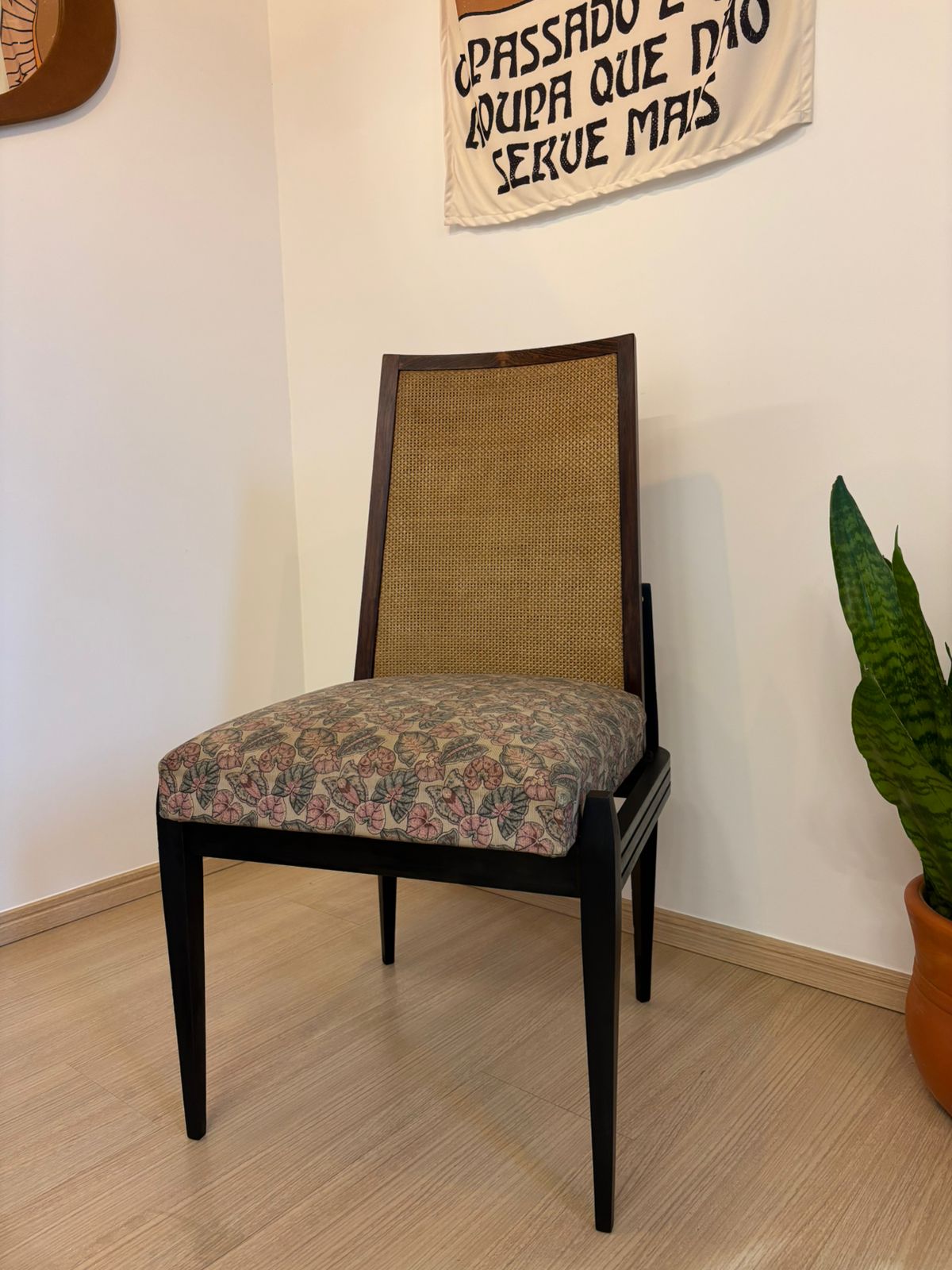 Cadeira modernista CIMO anos 60 com encosto em palhinha 