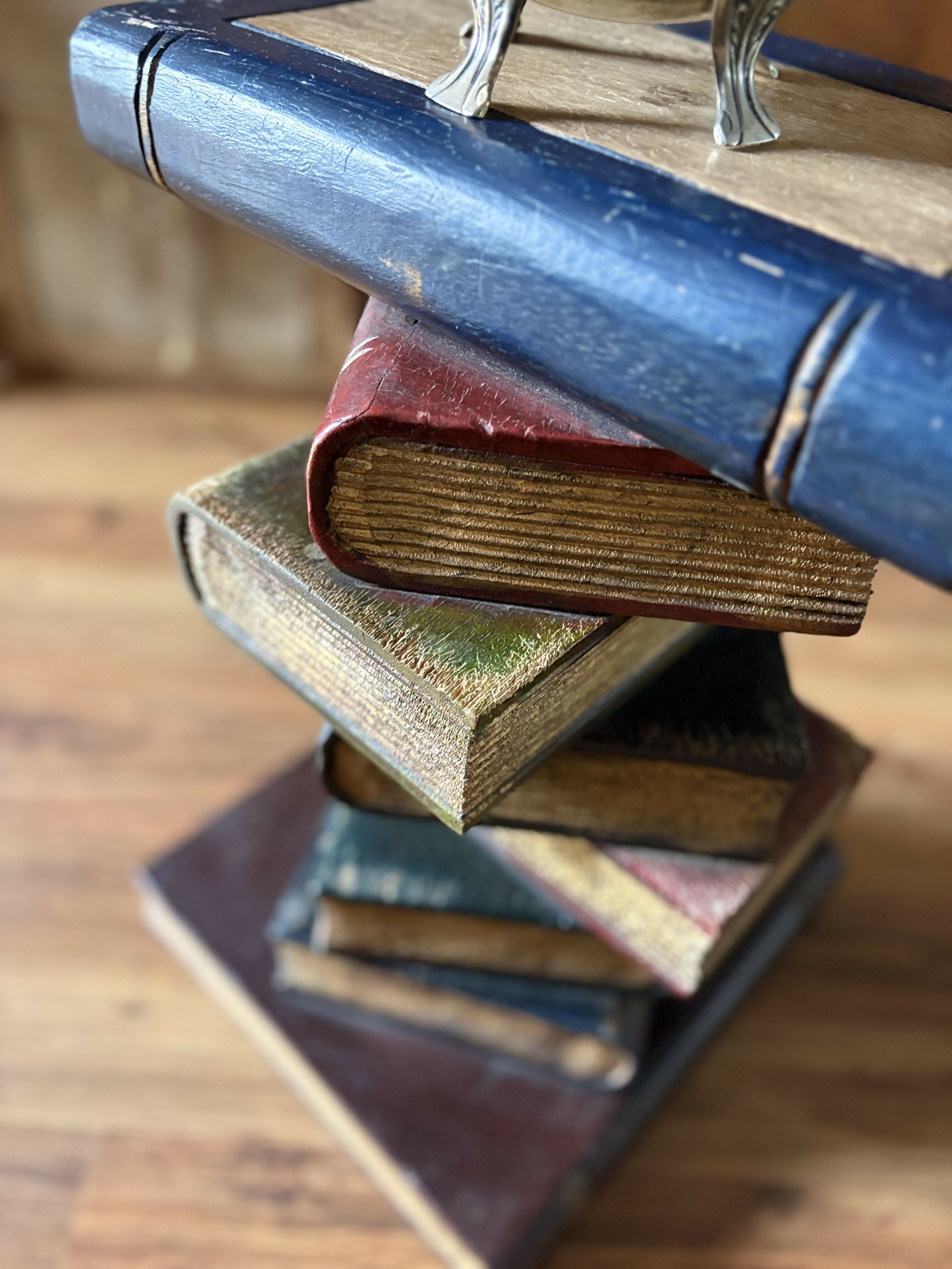Mesinha pilha de livros