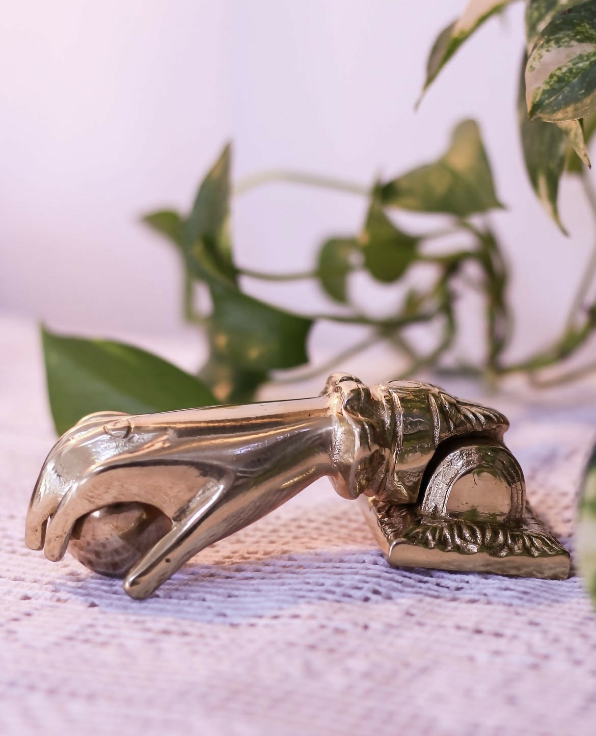 Aldrava (batedor de porta) portuguesa em metal dourado