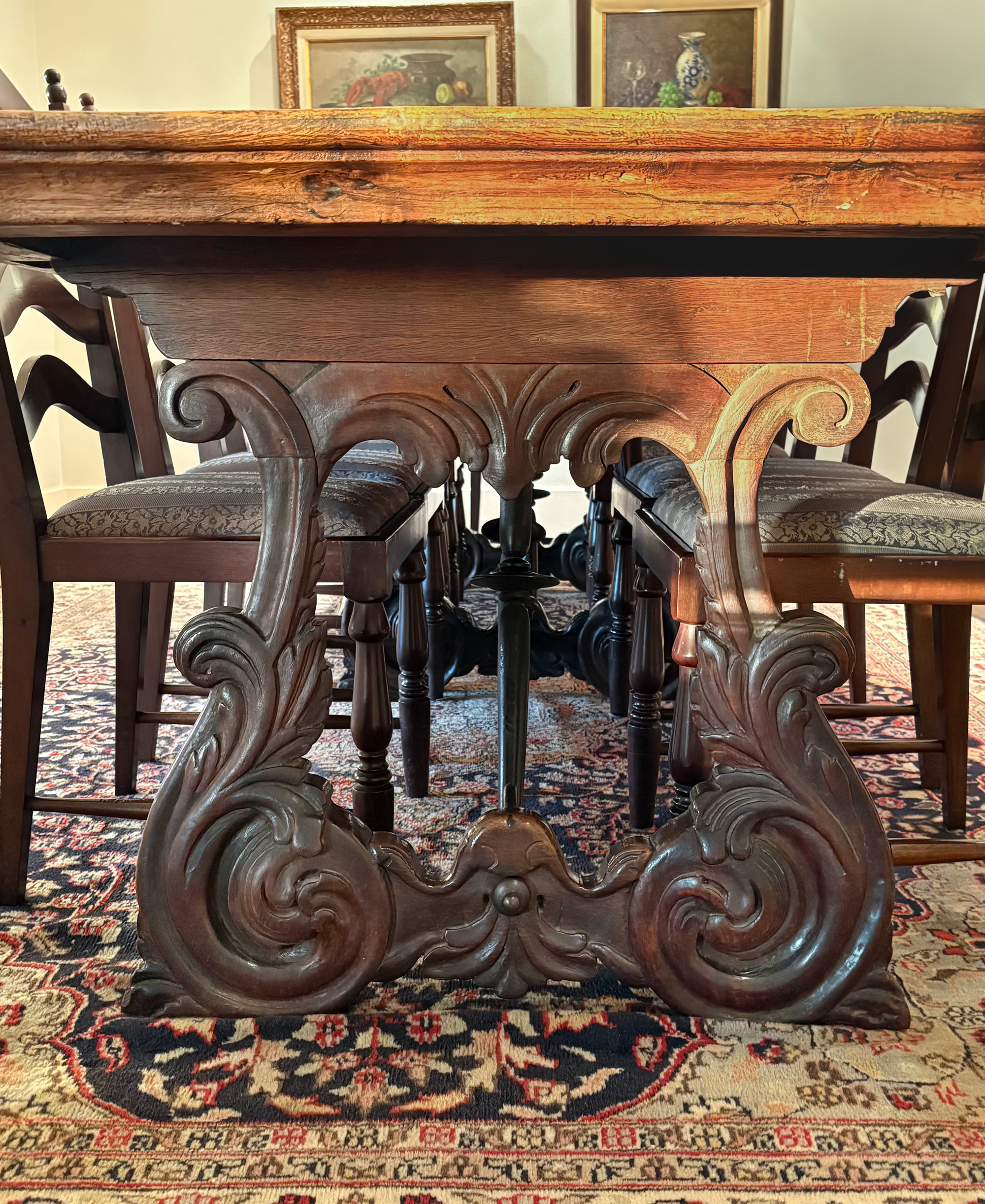 Mesa de jantar Retangular em madeira antiga estilo colonial com pés entalhados 