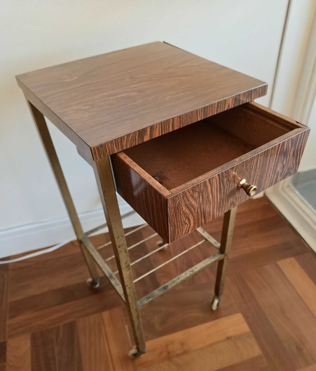 Mesinha Utilitária em Ferro e Fórmica com gaveta