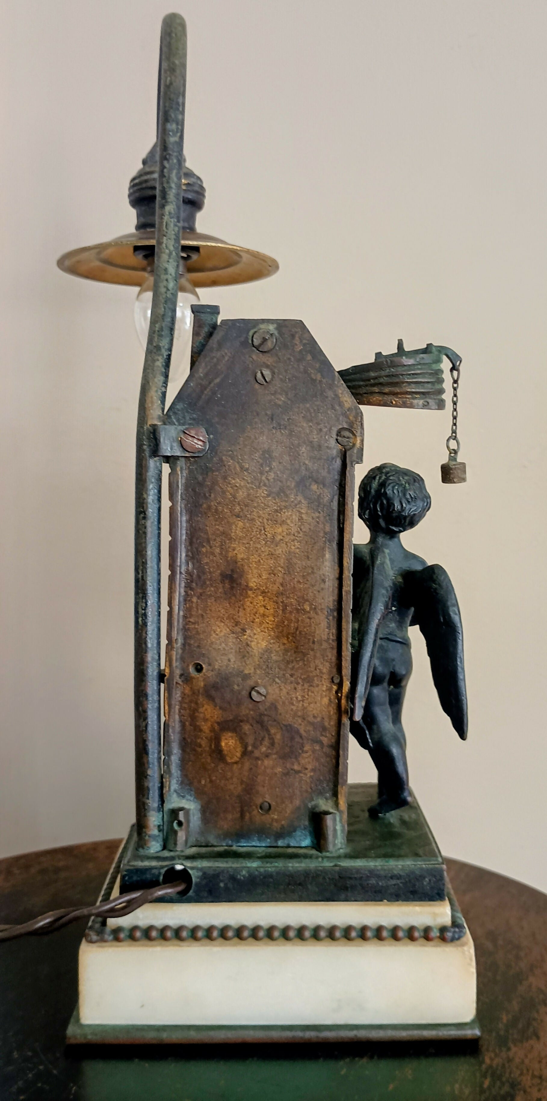 Luminária Antiga Art Déco com Putto (anjo) Ferreiro – Europa c. 1930 | 28 cm