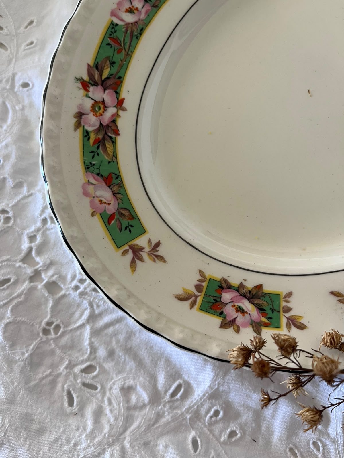 Travessa Oval Inglesa Myott – Relíquia Europeia com decoração floral rosa 