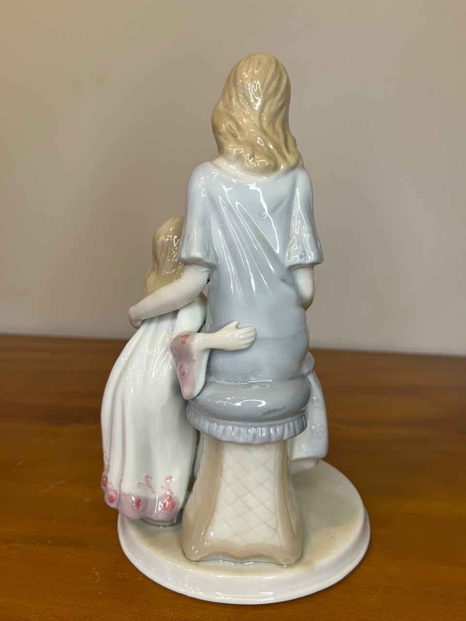Escultura em Porcelana Meico – Mãe e Filha – 20 cm