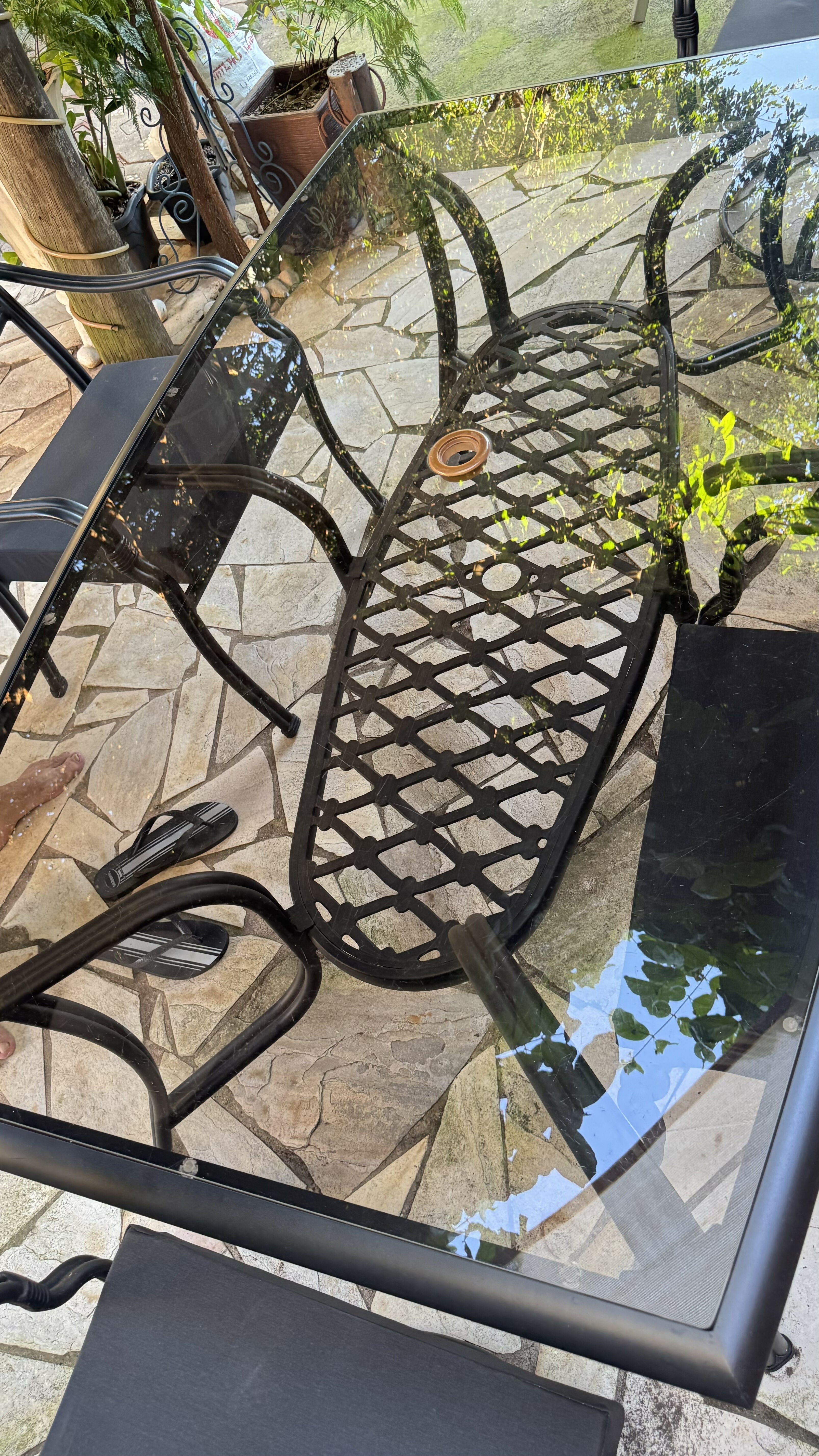 Mesa de area externa em alumínio antigo com 2 poltronas e 4 cadeiras e almofadas aquablok novas