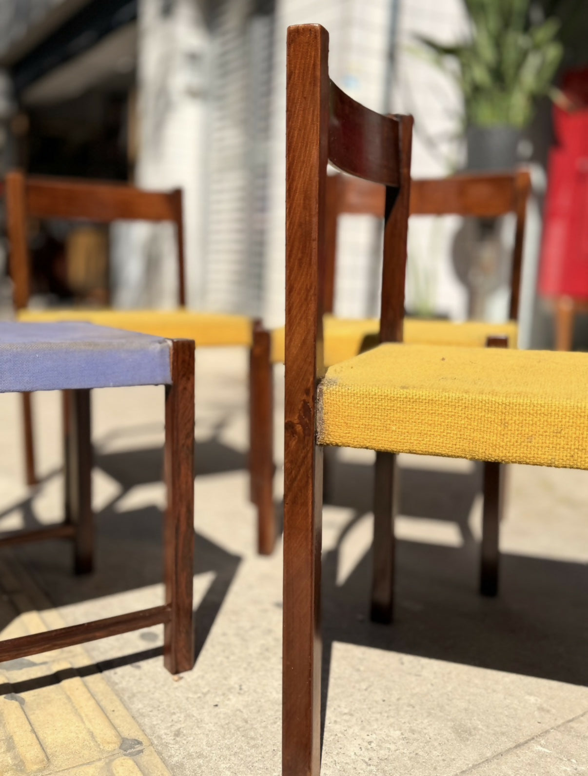 Conjunto de 4 cadeiras modernistas