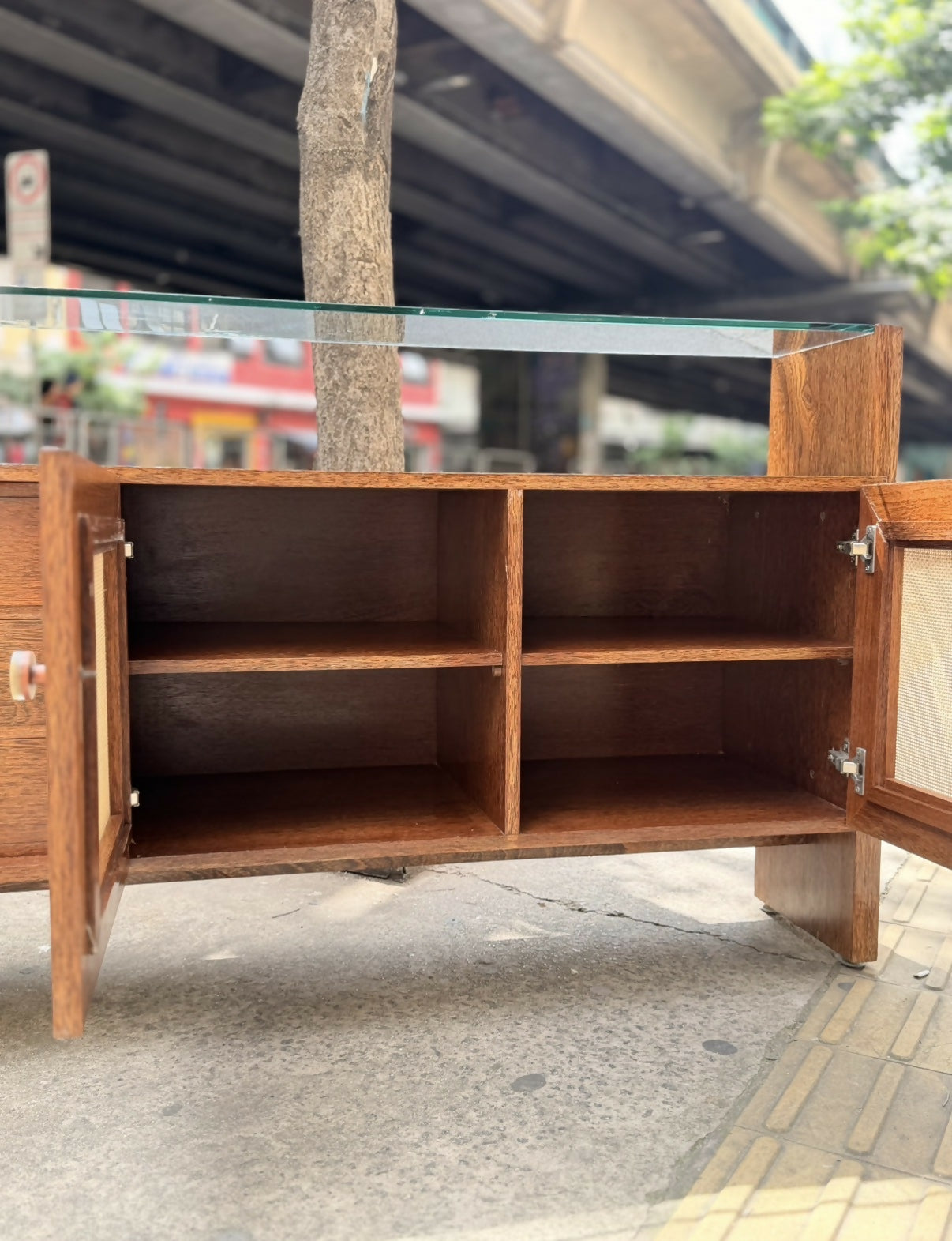 Buffet/Aparador em madeira sucupira e palhinha