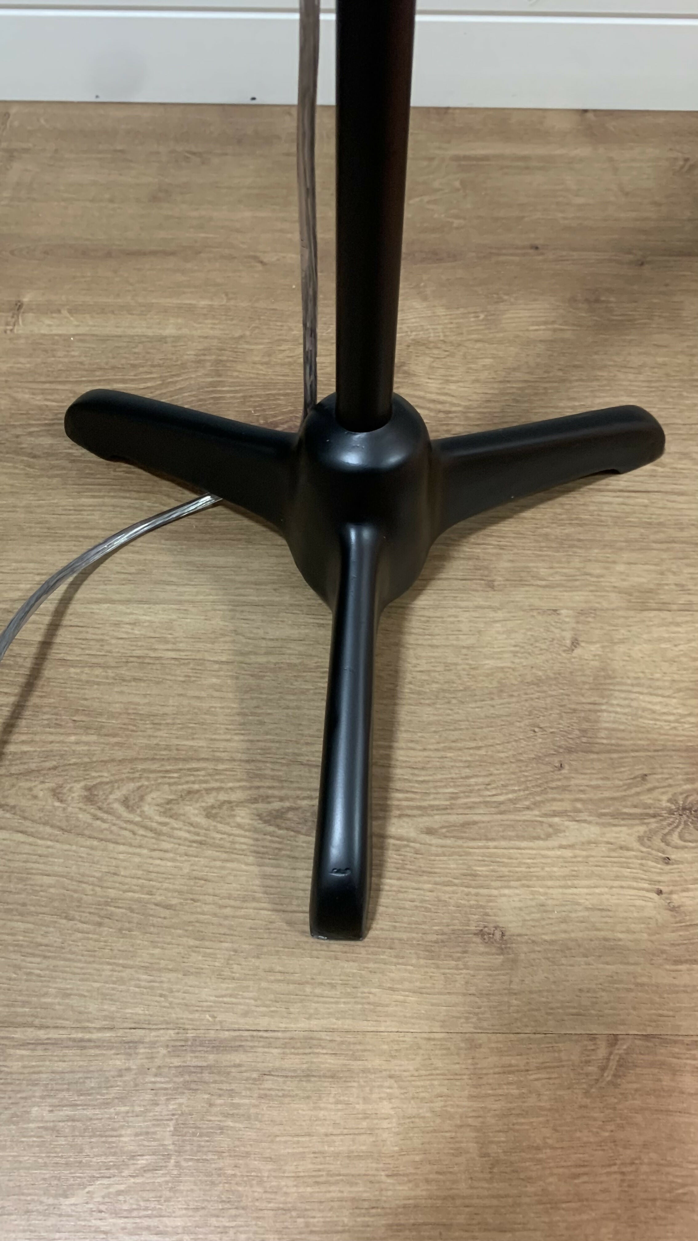 Luminária de piso em metal modelo Eye Ball