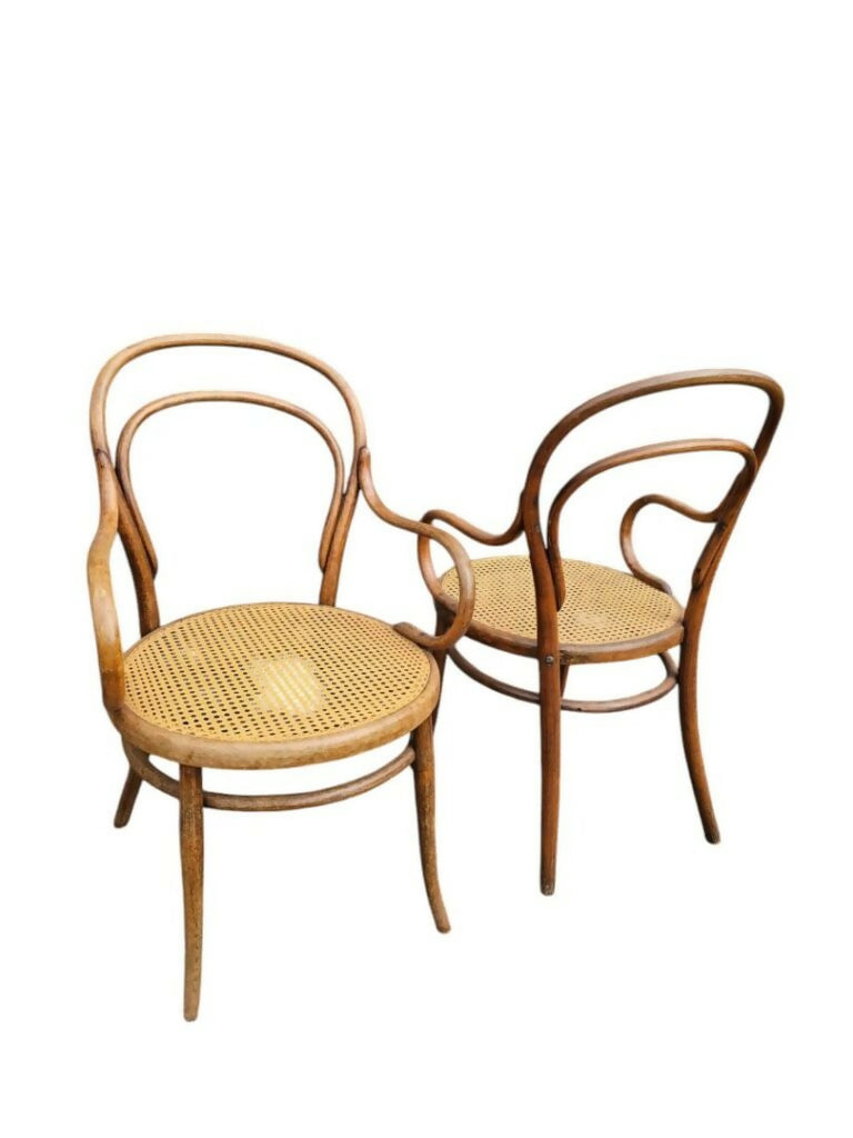 Par de Poltronas / Cadeiras com Braço Thonet com palhinha