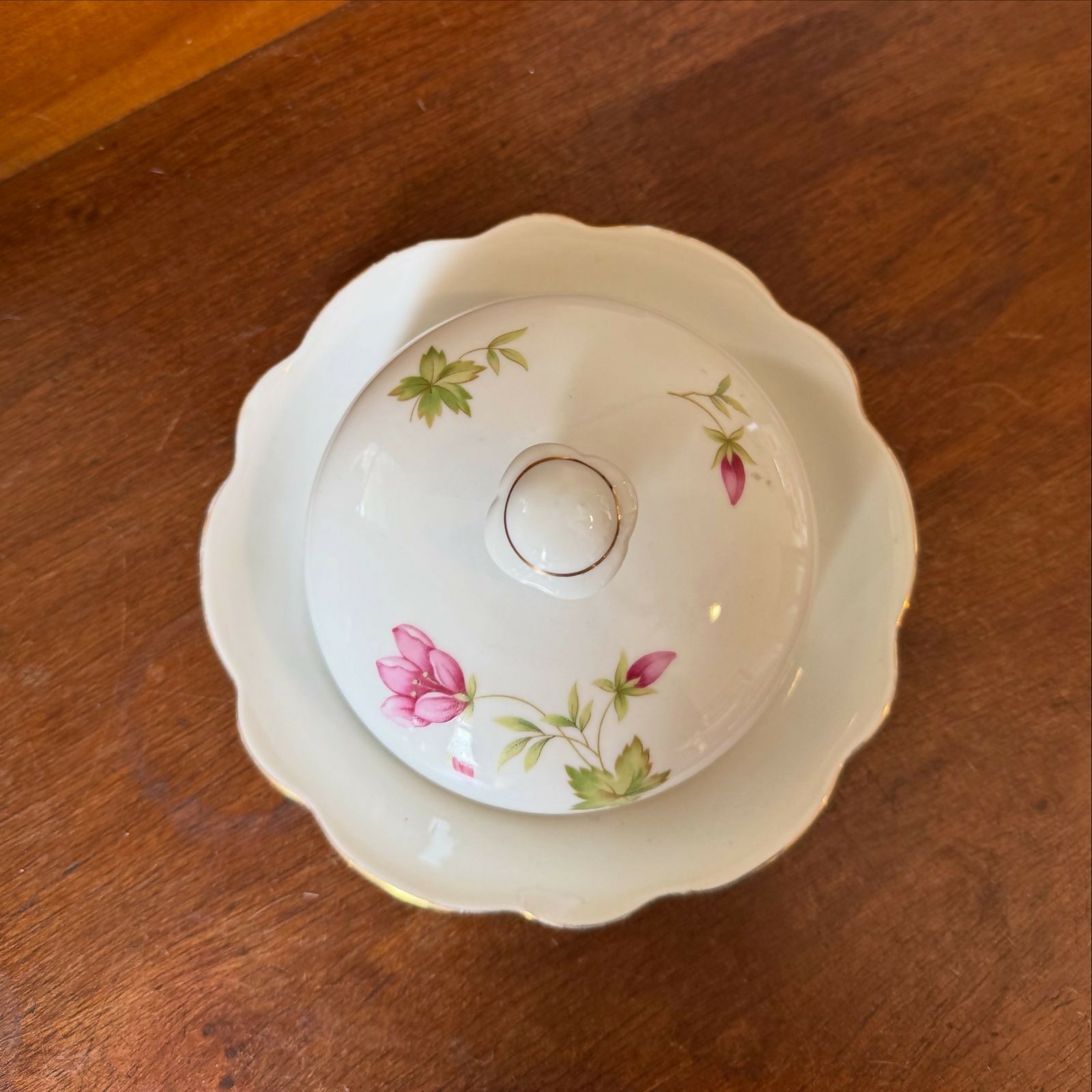 Manteigueira em Porcelana com Delicado Floral