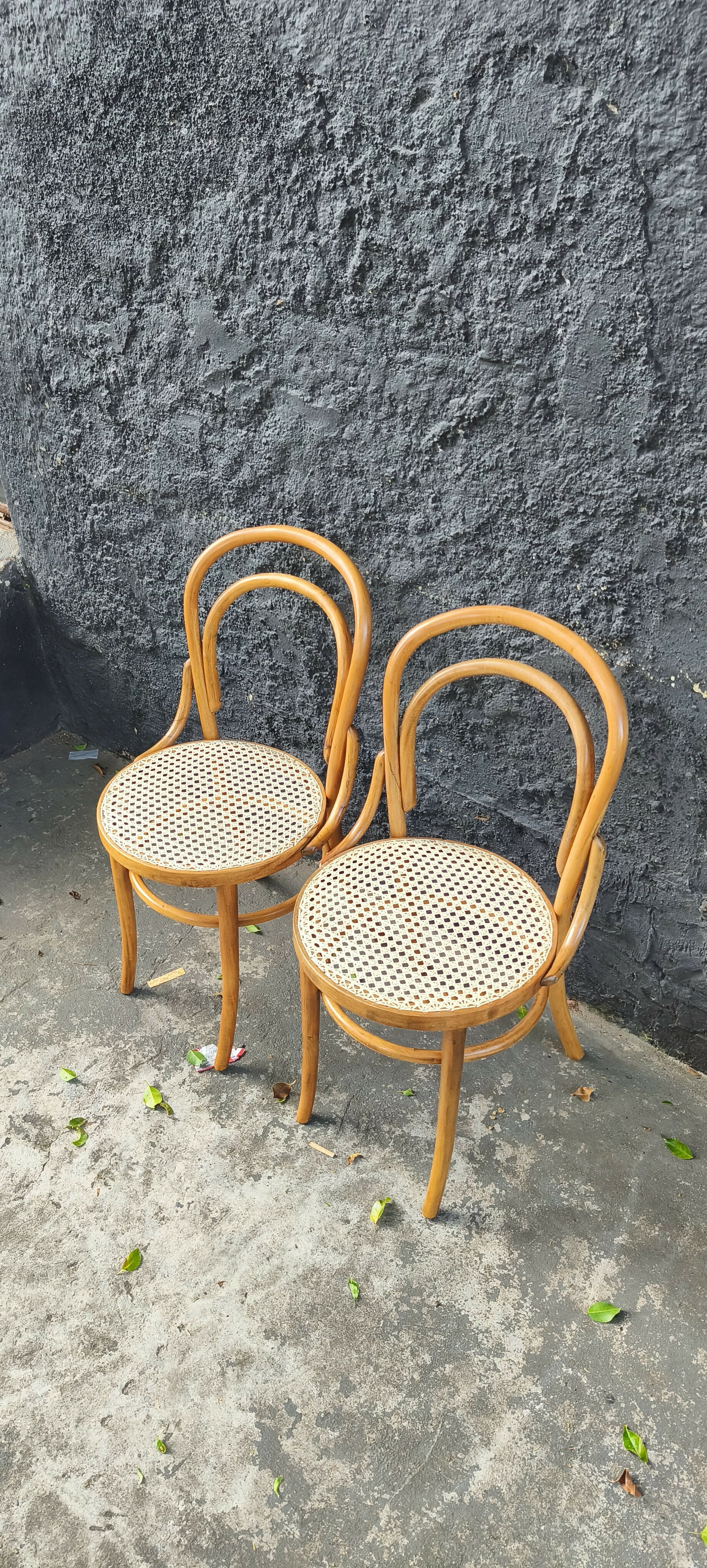 Par de Cadeiras Thonart modelo Thonet em palhinha