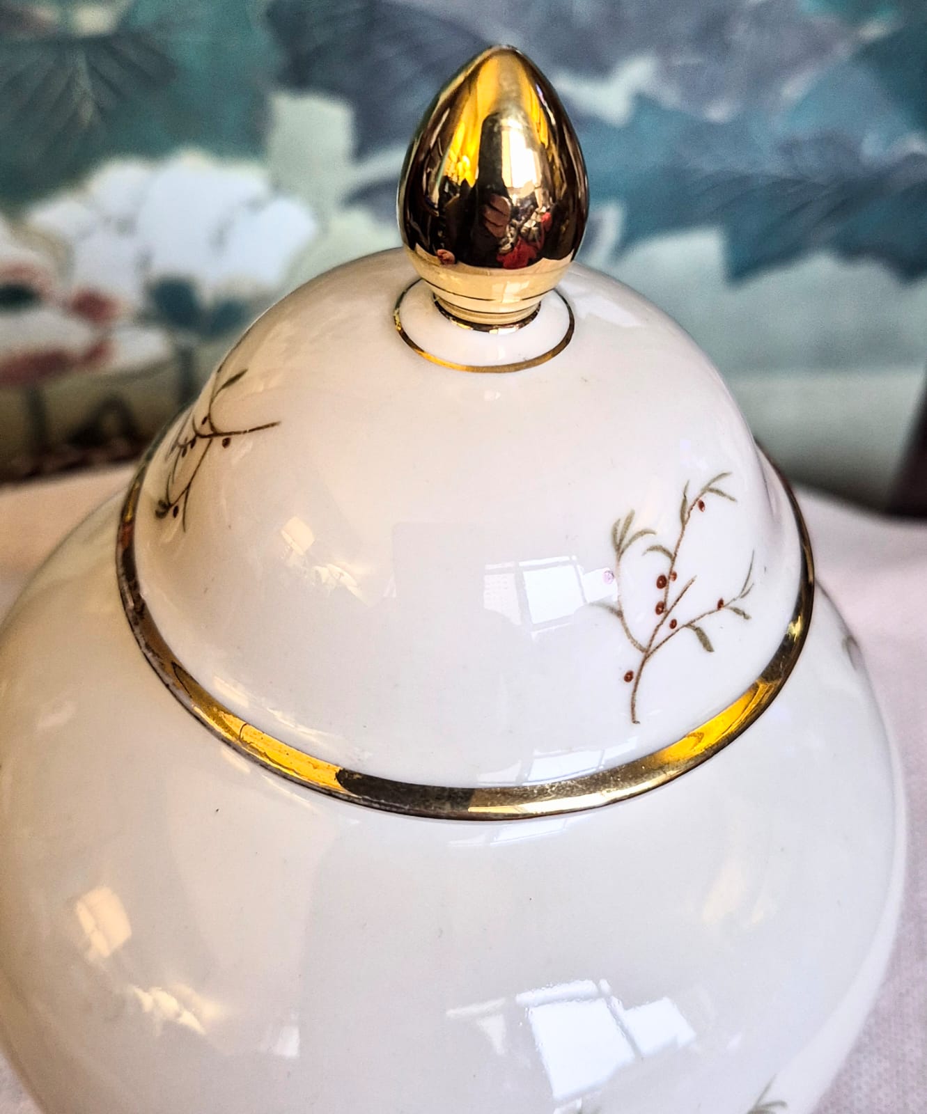 Potiche lindo, e em perfeito estado,  todo dourado à ouro, em porcelana vintage alemã Seltmann Weiden.  Maravilhoso!