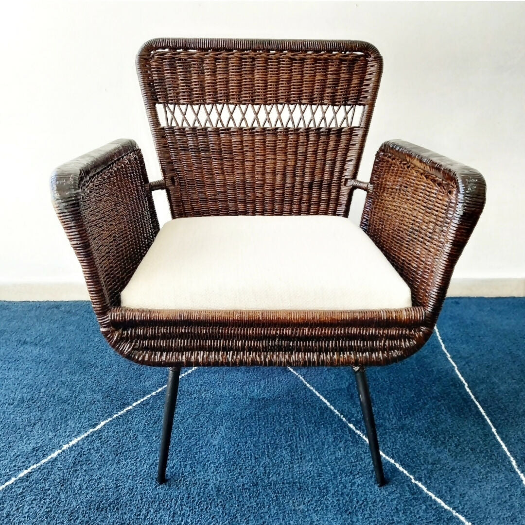 Poltrona anos 60 em ferro e junco
