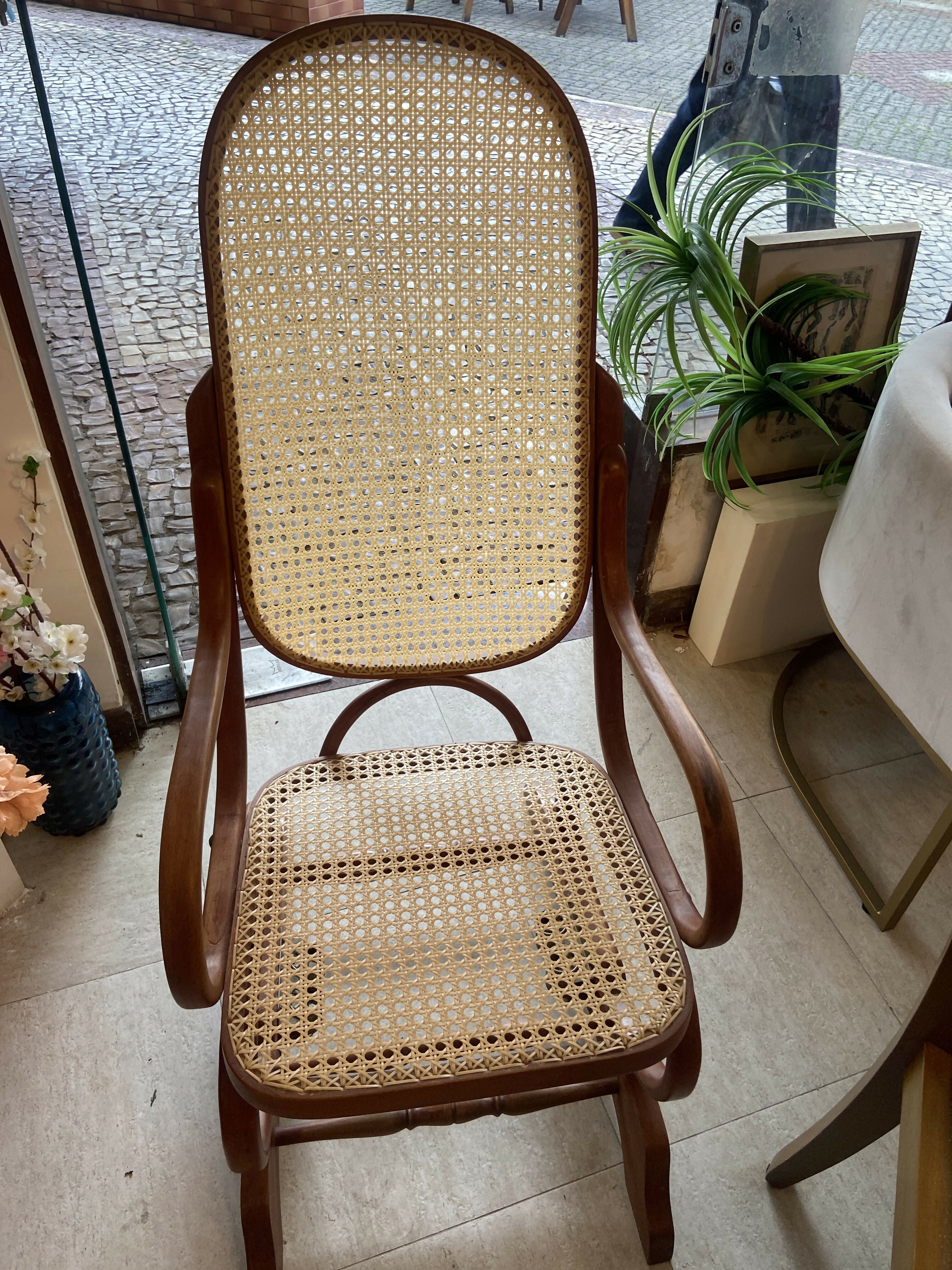 CADEIRA DE BALANÇO MOLA PALHINHA THONET