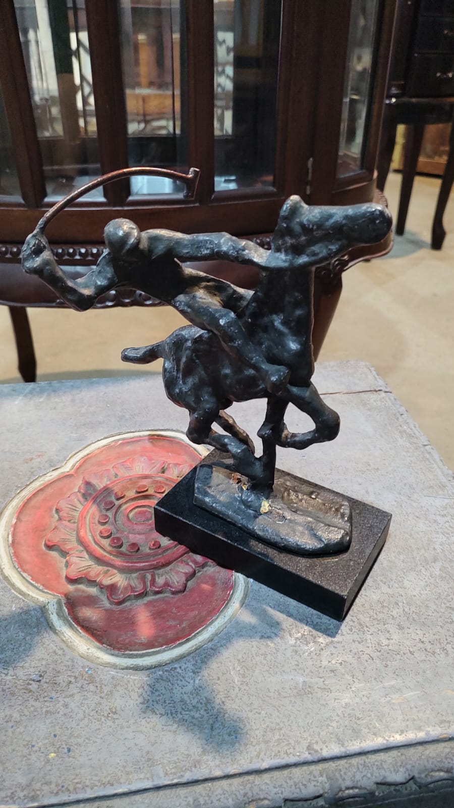 Escultura Cavaleiro a Cavalo em Ferro Fundido