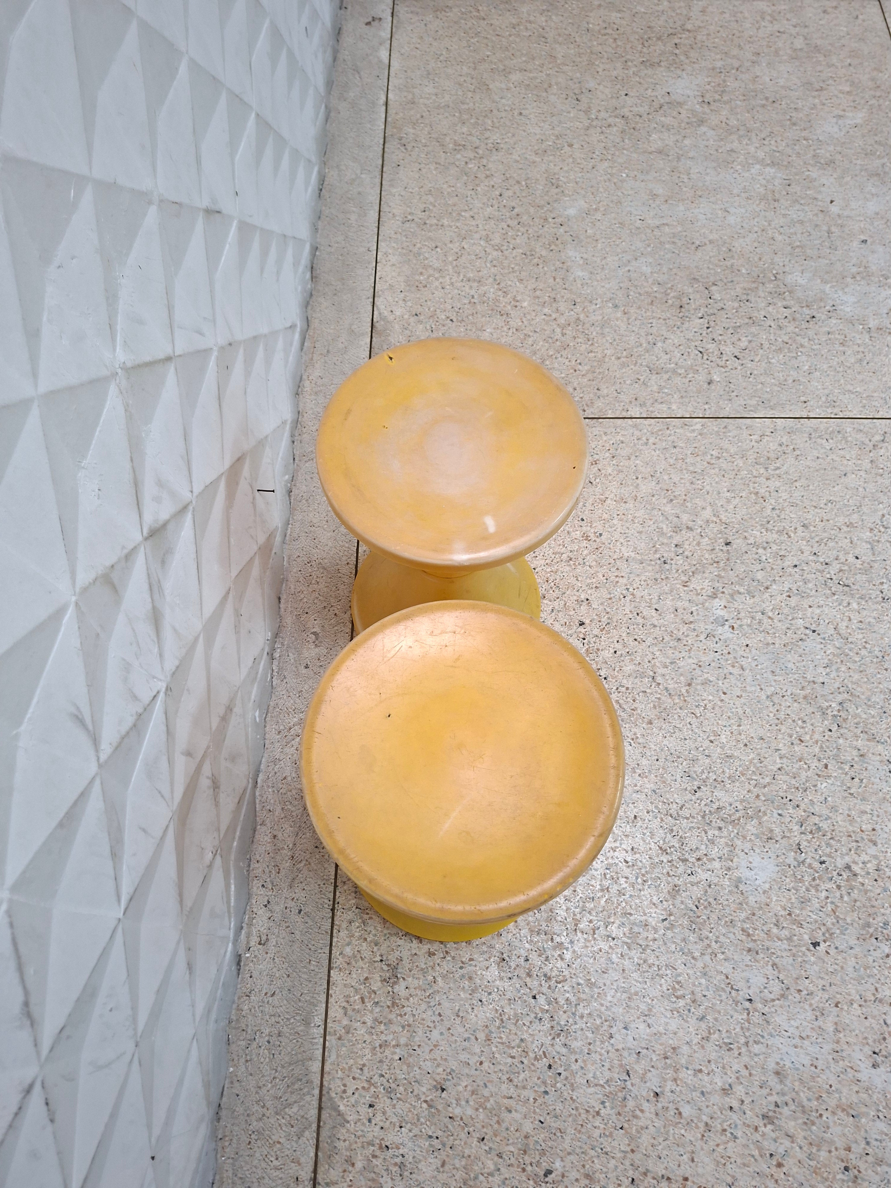 Par de Bancos Estilo Tam Tam Balila em amarelo 
