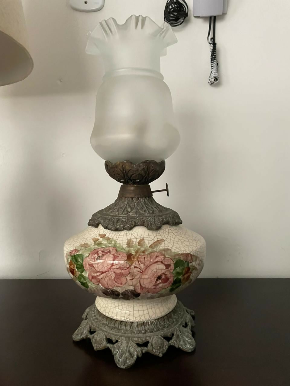 Abajur Pata Choca em Bronze e Porcelana Floral (50cm)