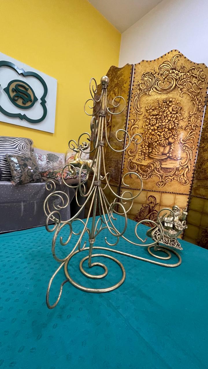 Árvore de Natal em ferro dourado