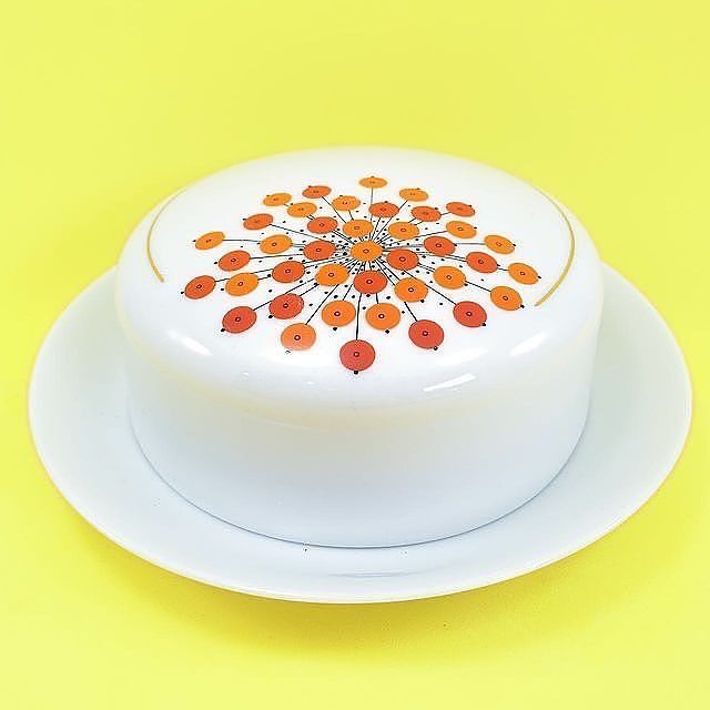 Jogo de chá Porcelana Renner com motivos em laranja e vermelho 