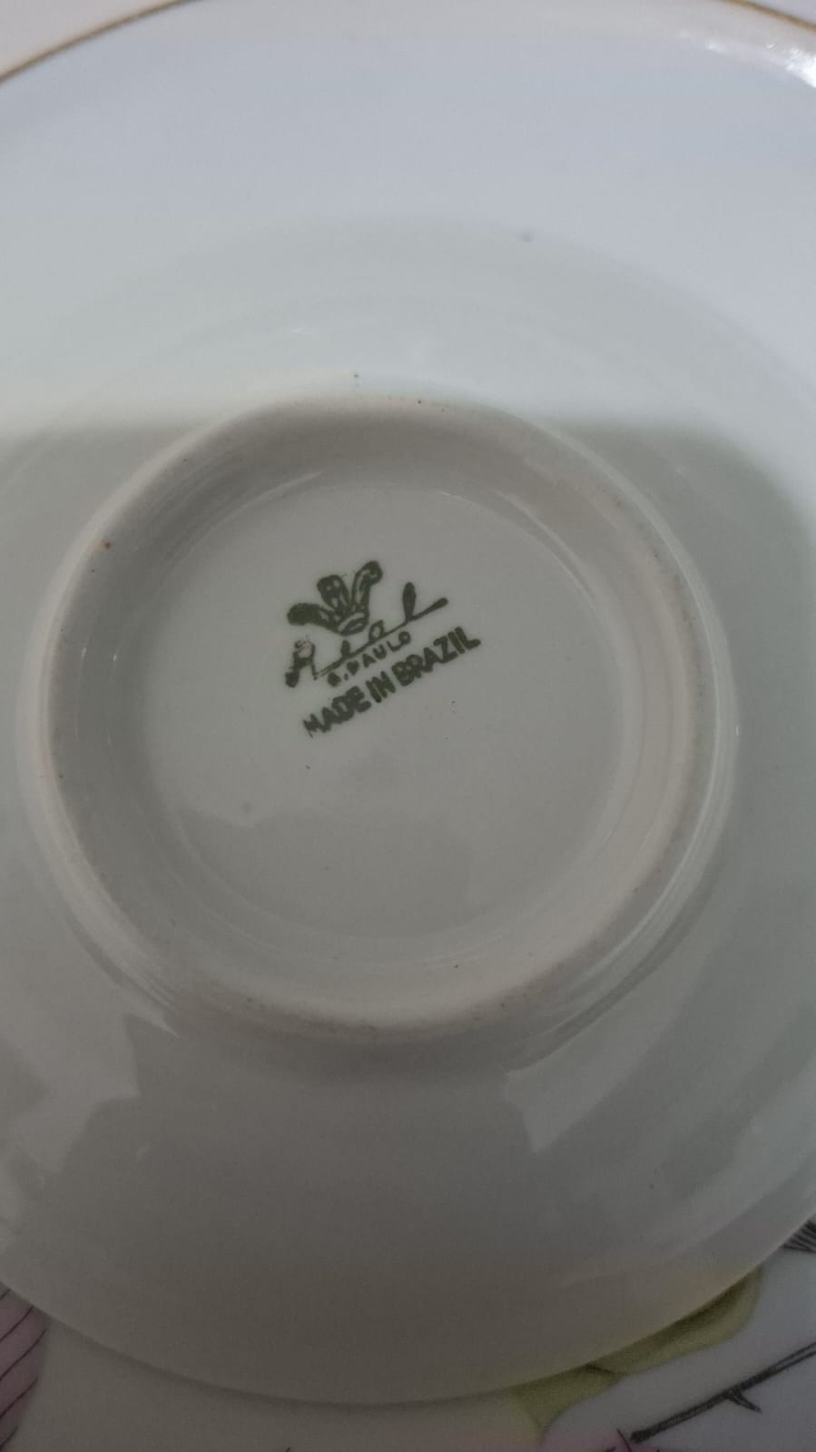 Jogo de Chá, Café e Bolo Porcelana Real com desenho floral de Rosas