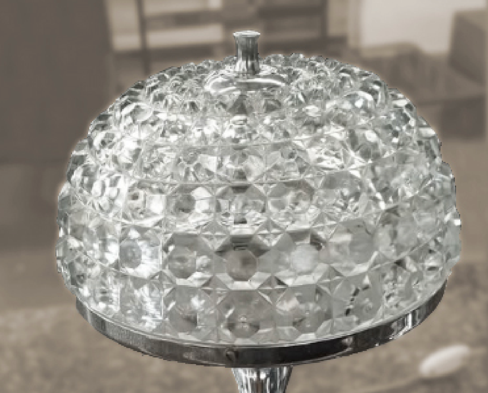 Luminária abajur Mid Century em metal cromado e vidro 