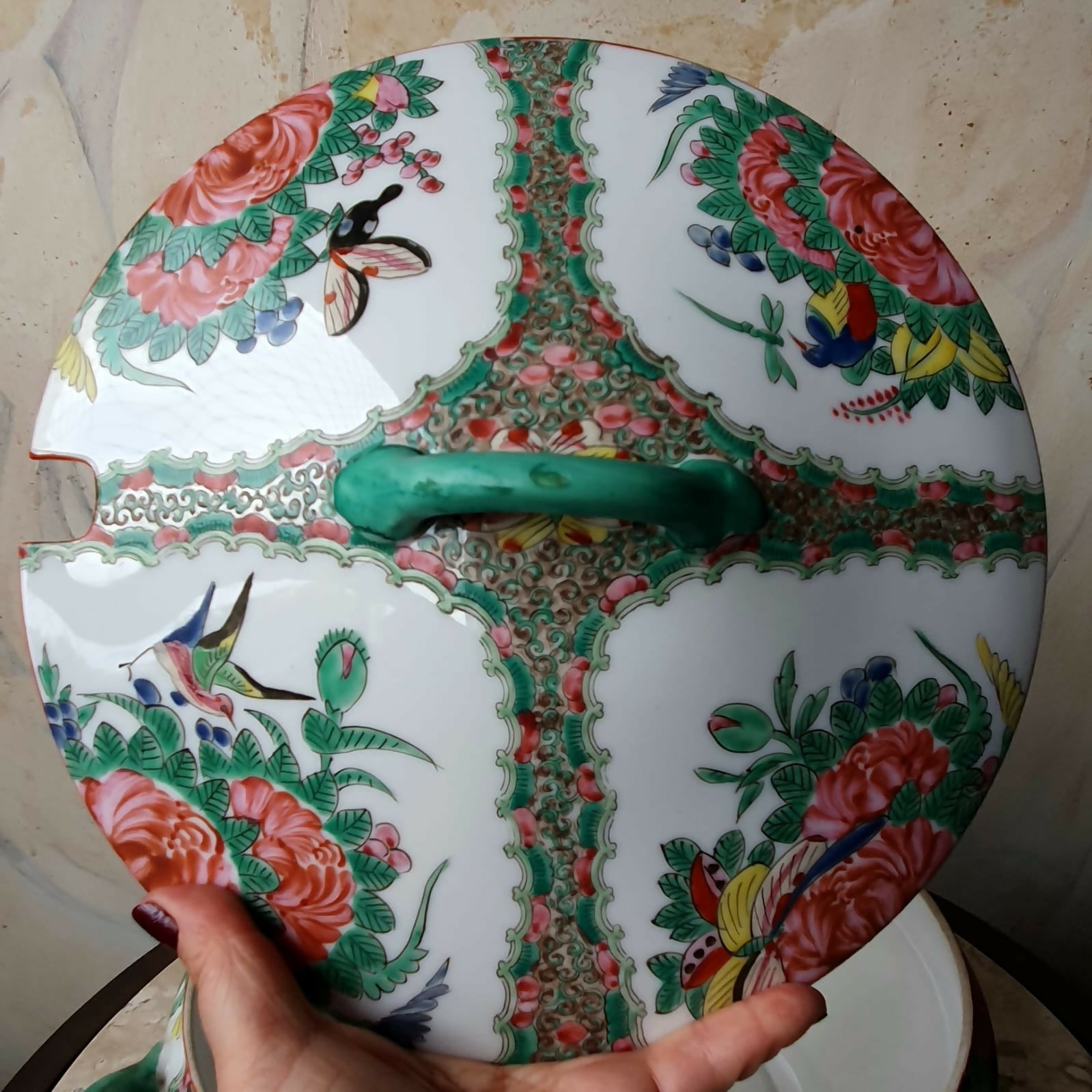 Sopeira pintada à mão em porcelana chinesa Família Rosa. Impecável!
