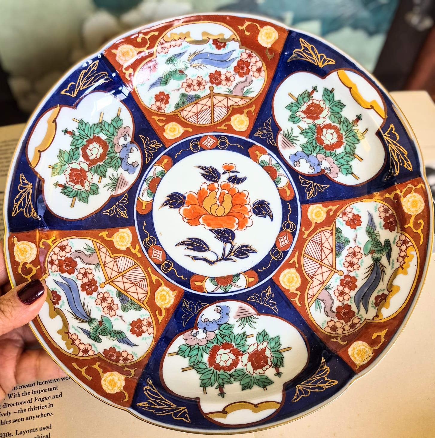 Prato decorativo incrível tipo medalhão em porcelana vintage japonesa Arita Imari.  Lindíssimo, em estado de vitrine!