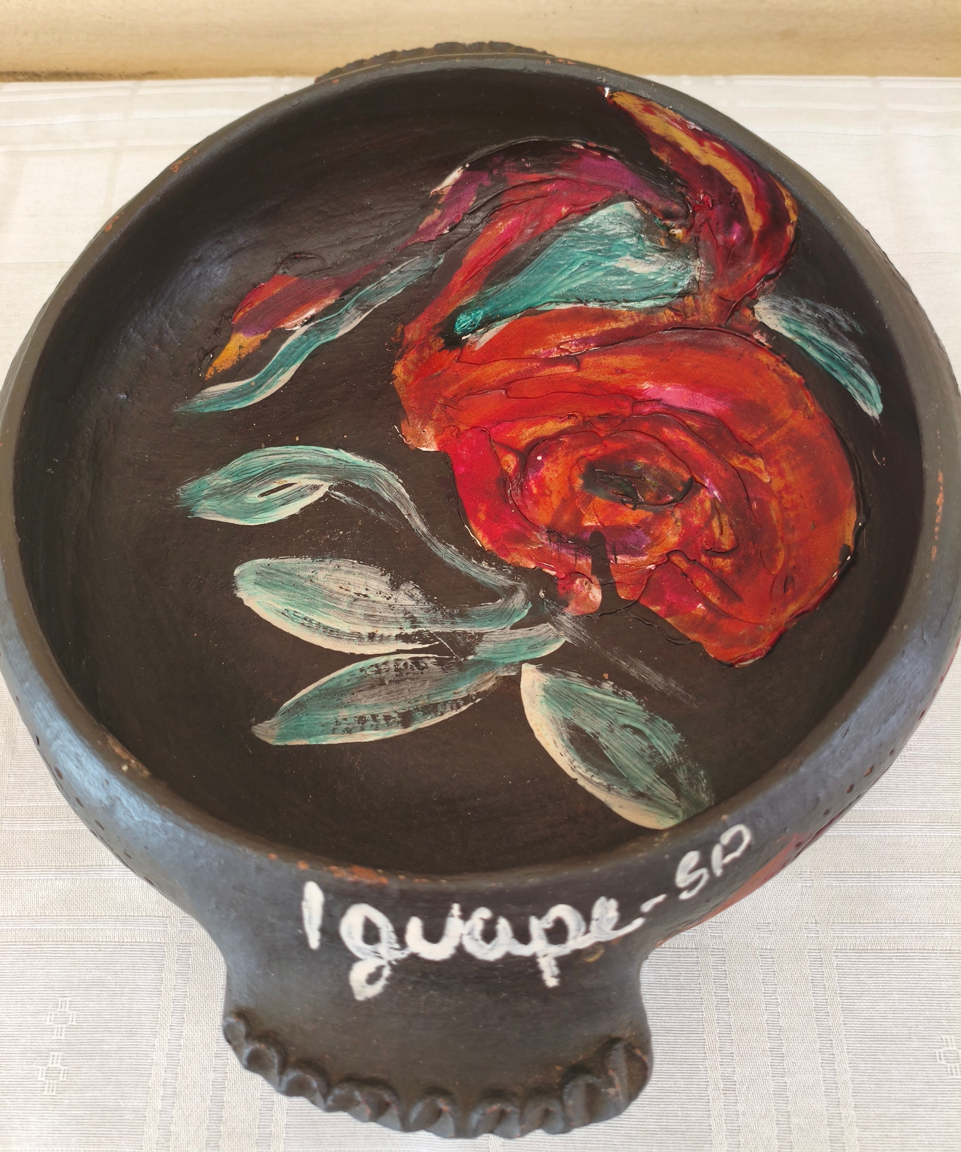 Tigela decorativa artesanal em barro