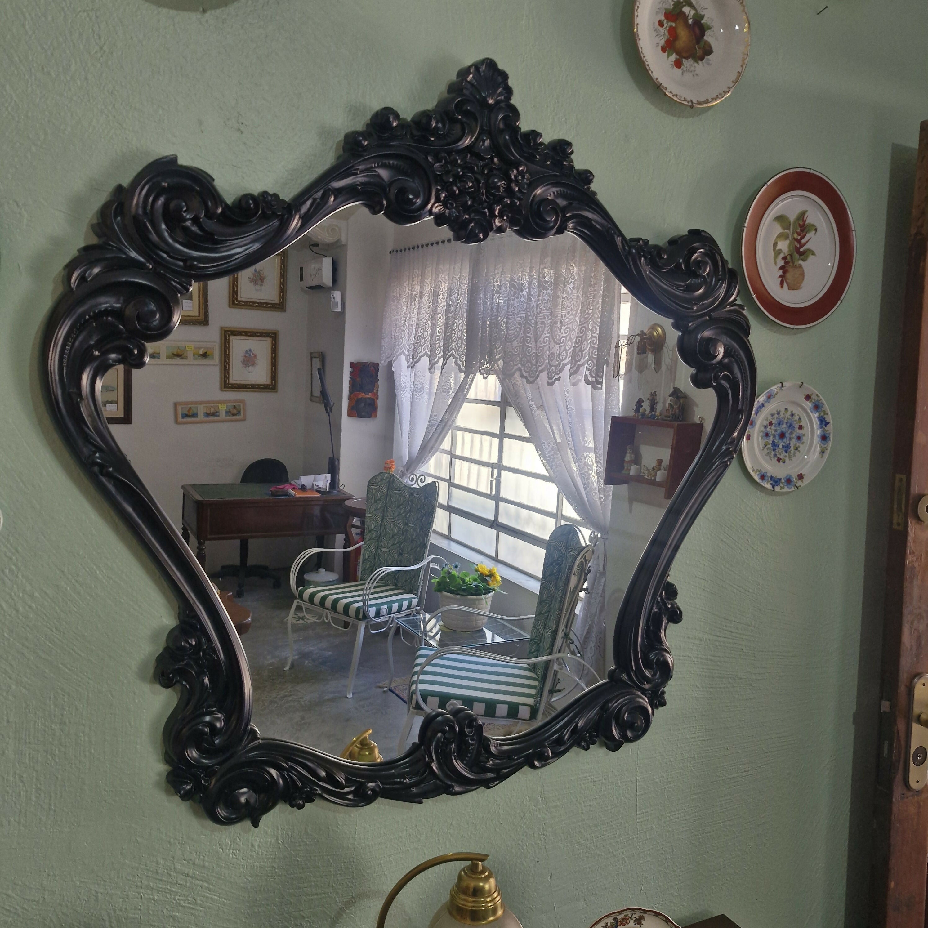 Espelho Barroco com moldura em resina preta