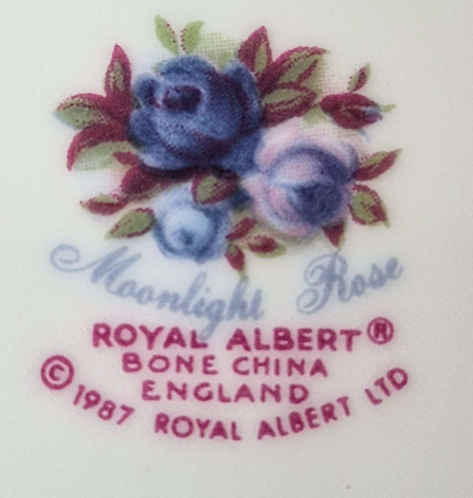  Bandeja / travessa retangular em porcelana Fine Bone China vintage inglesa Royal Albert,  clássico padrão Moonlight Rose.
