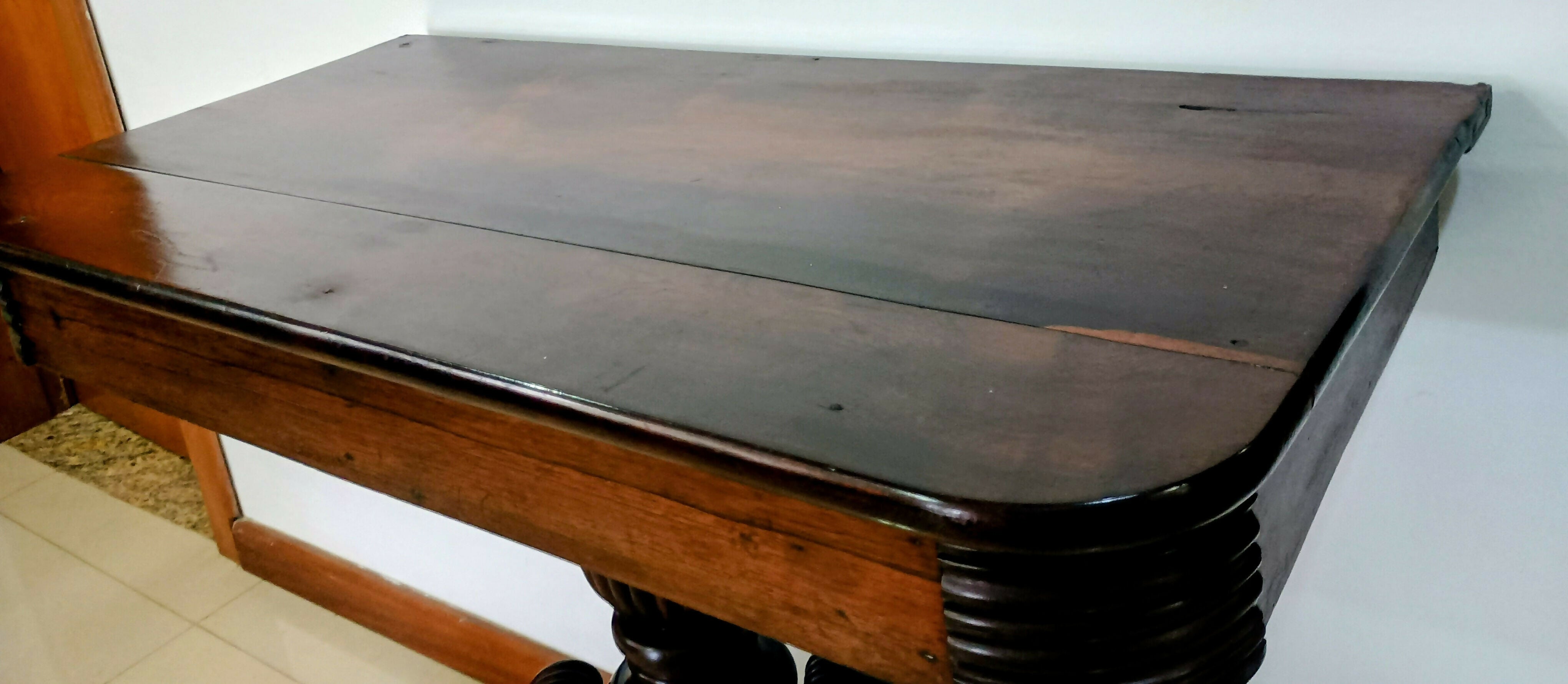 Aparador Antigo em Jacarandá com Alçapão Secreto