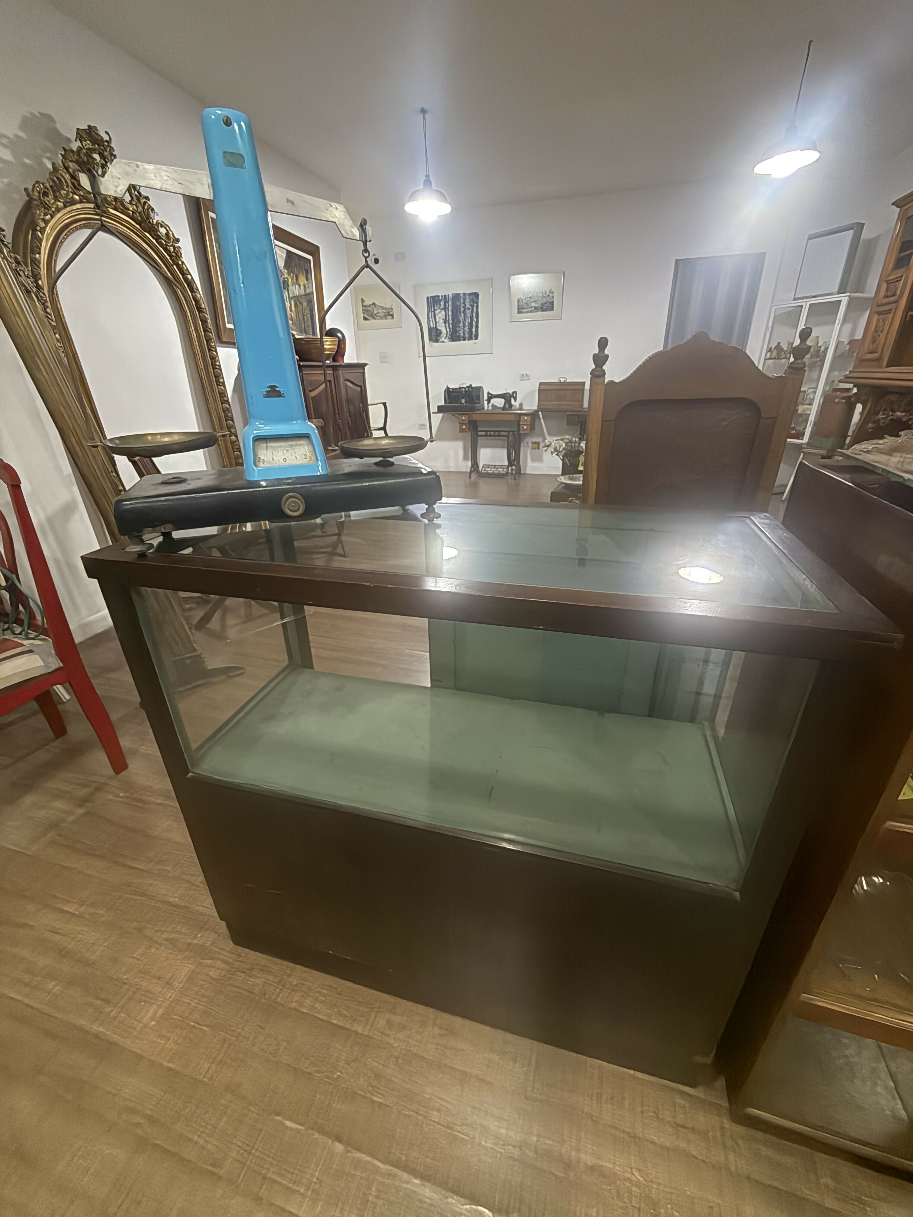 Balcão de Farmácia Antigo com Vitrine em Vidro – Original