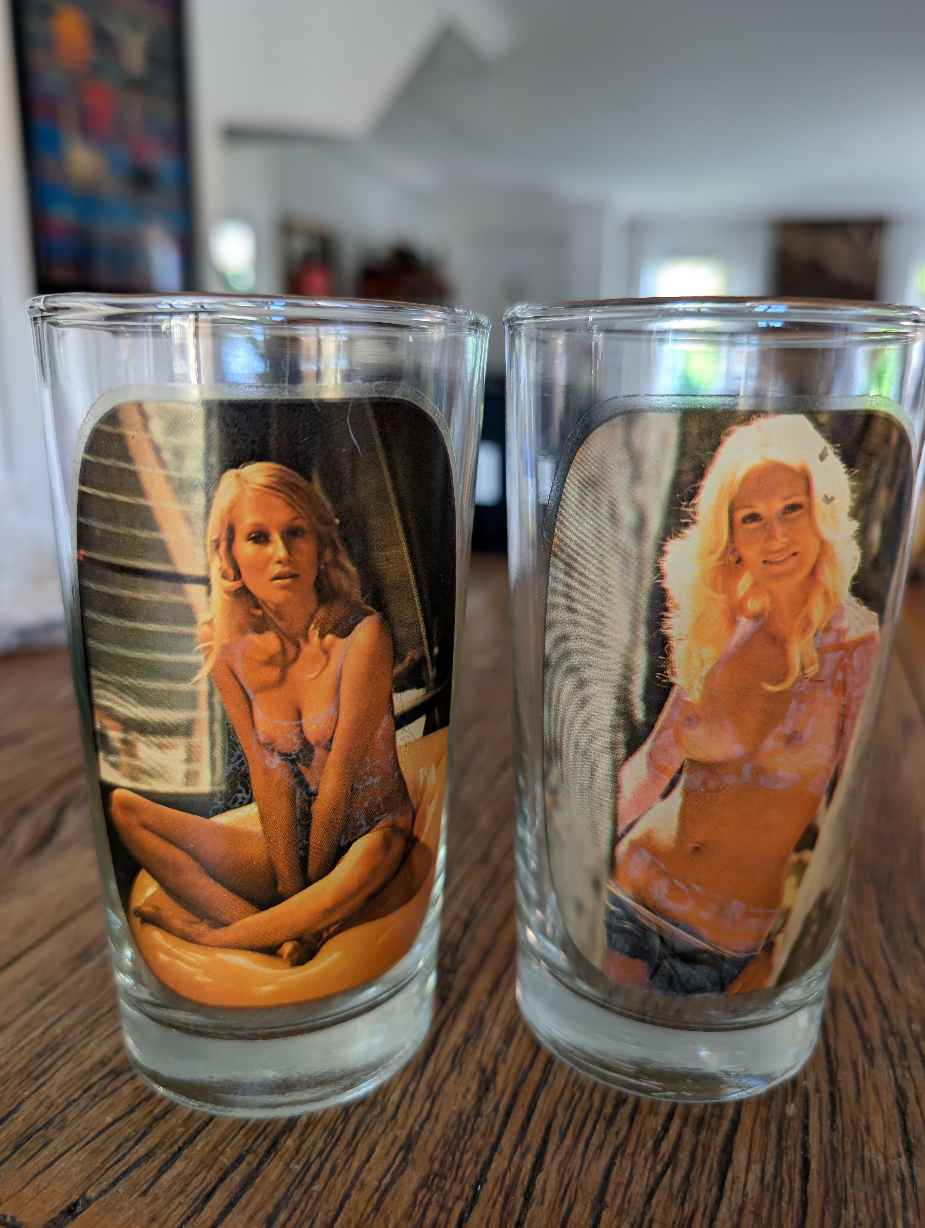 Par de copos vintage - Mulheres semi nuas - anos 70