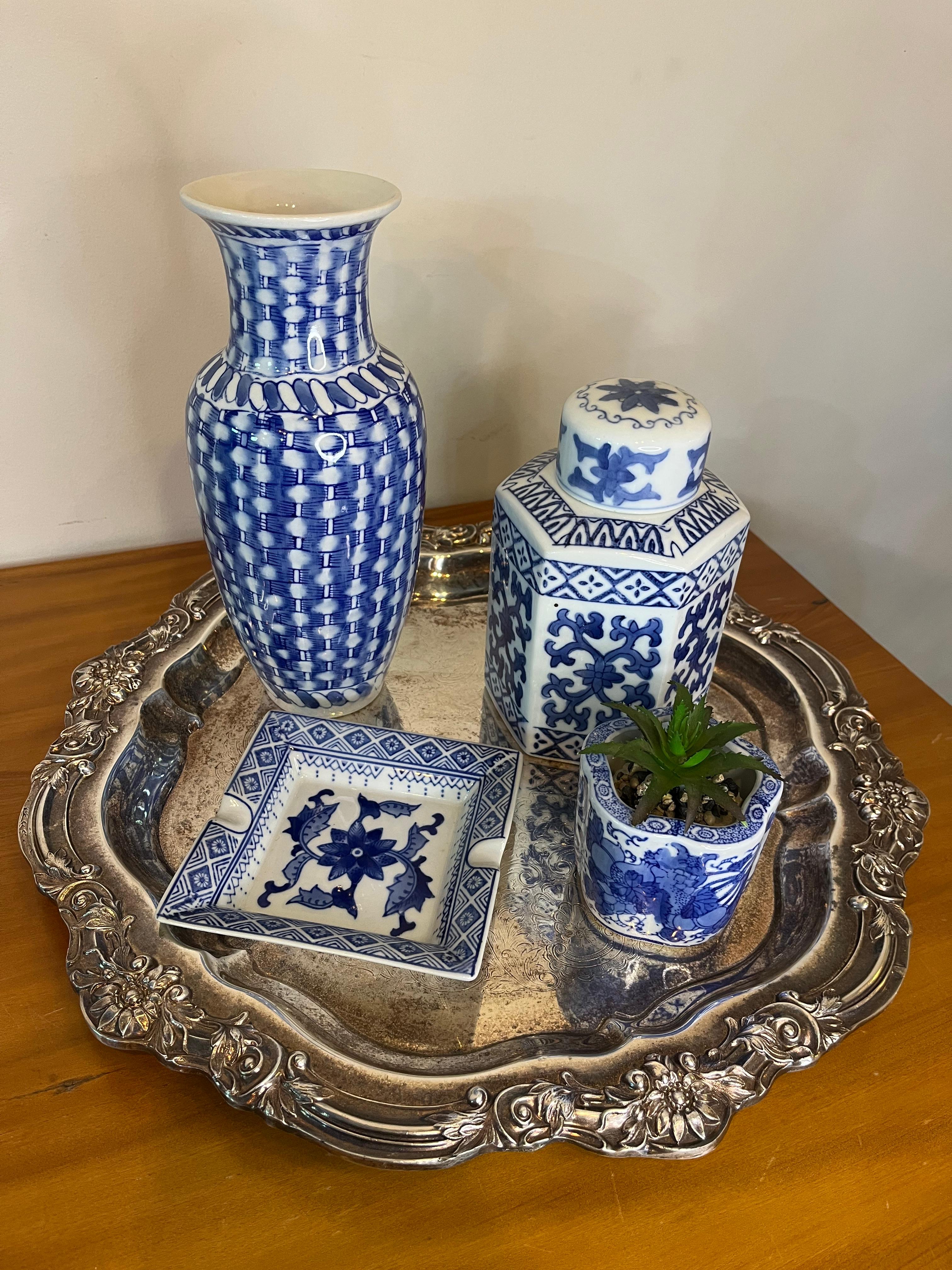 Conjunto decorativo azul e branco com bandeja Towle — 5 peças