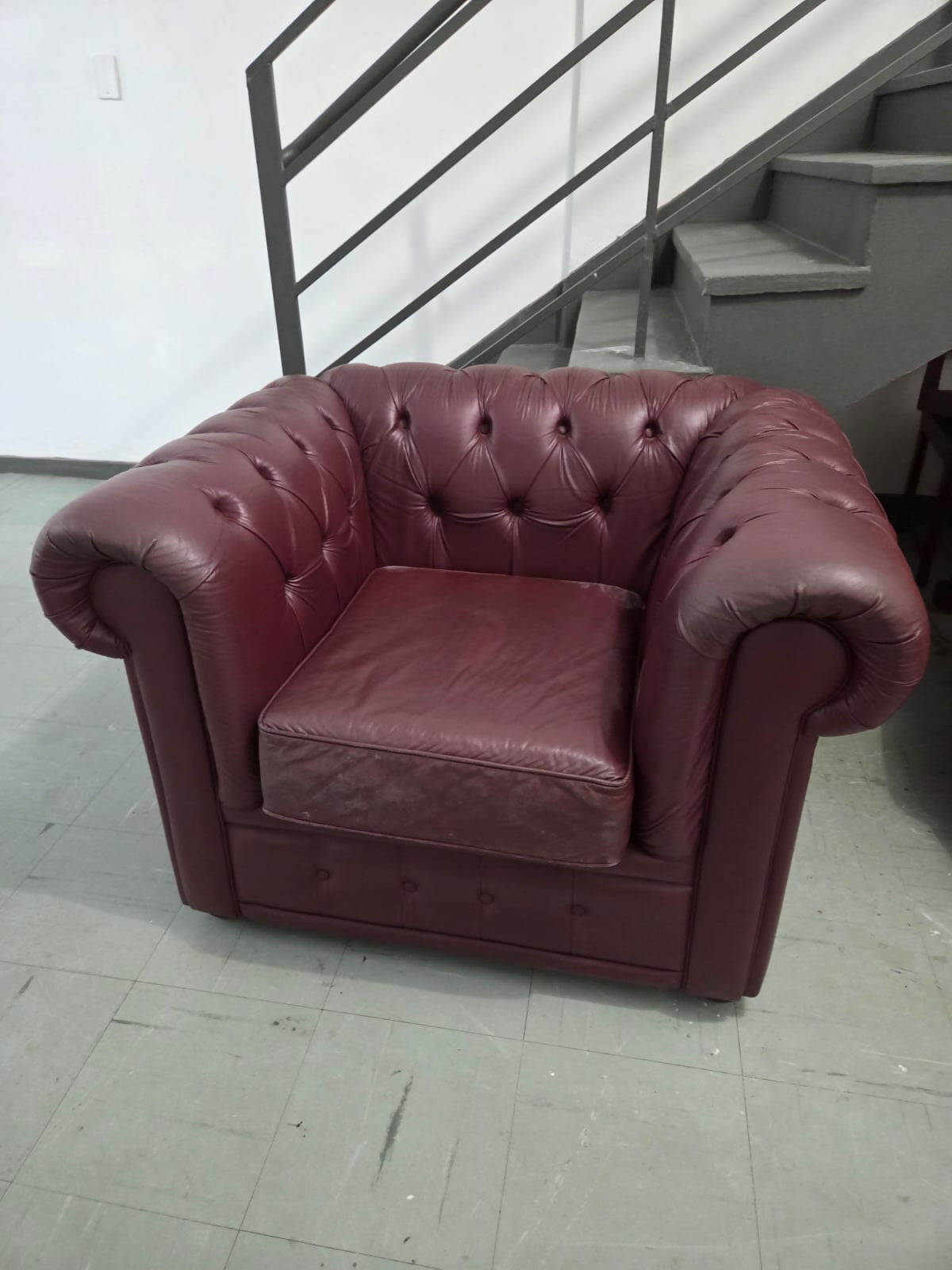 Conjunto de Sofá e Poltrona em couro