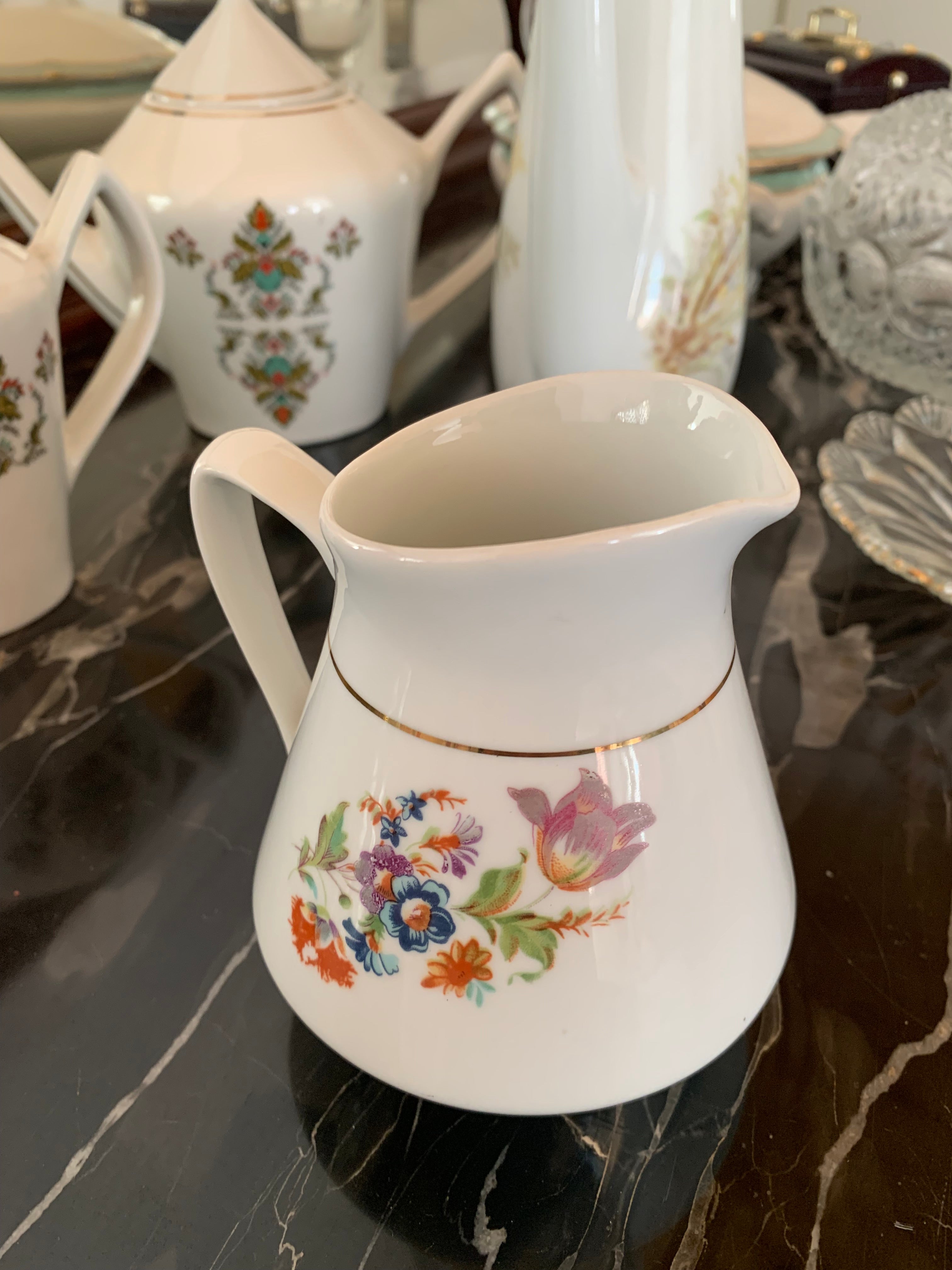 Muito antiga leiteira Schimdt com floral diferenciado