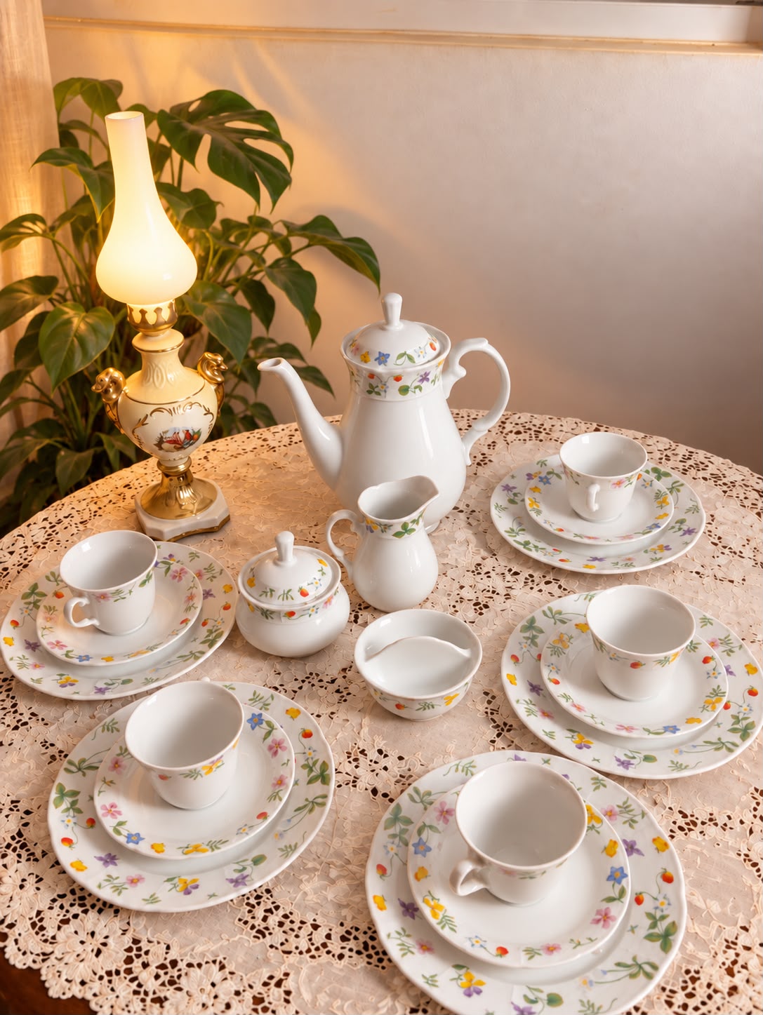 LINDO CONJUNTO EUROPEU DE CAFÉ THUN FINE BOHEMIA  DÉCADA DE 80 com estampa floral 