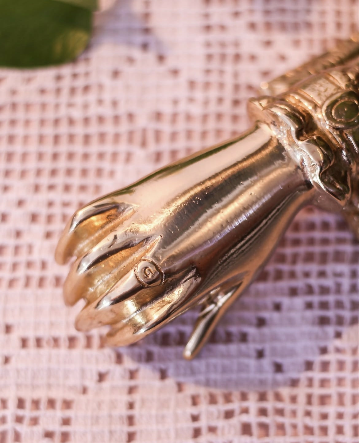 Aldrava (batedor de porta) portuguesa em metal dourado