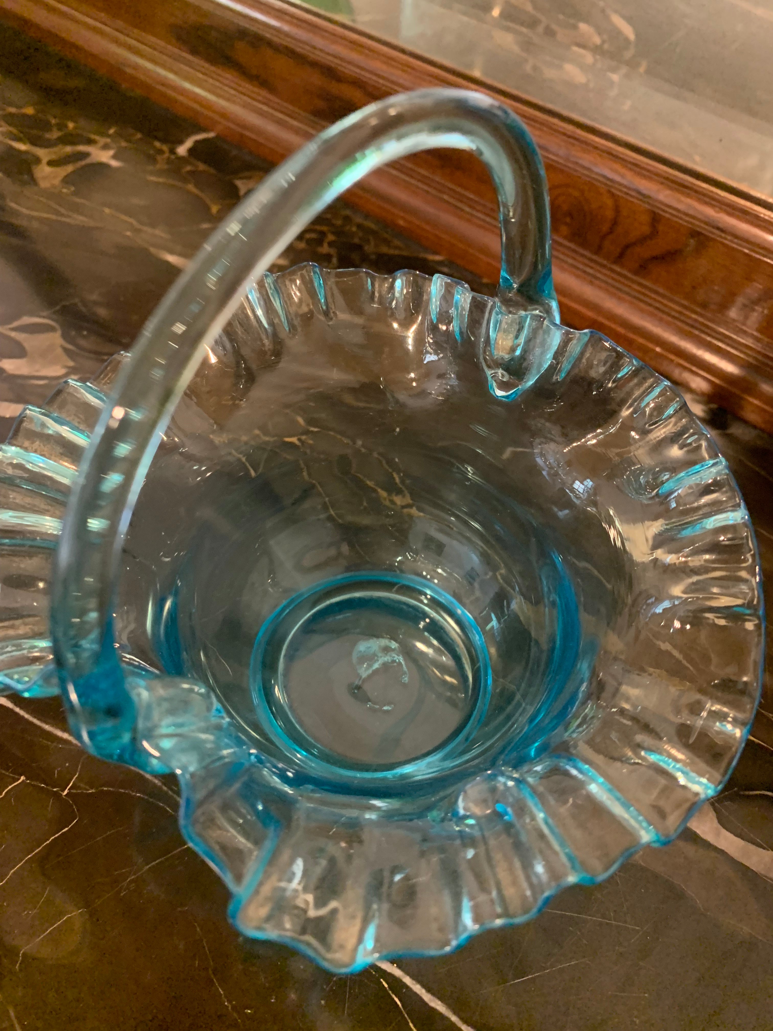 Linda e delicada cesta em vidro estilo murano azul 