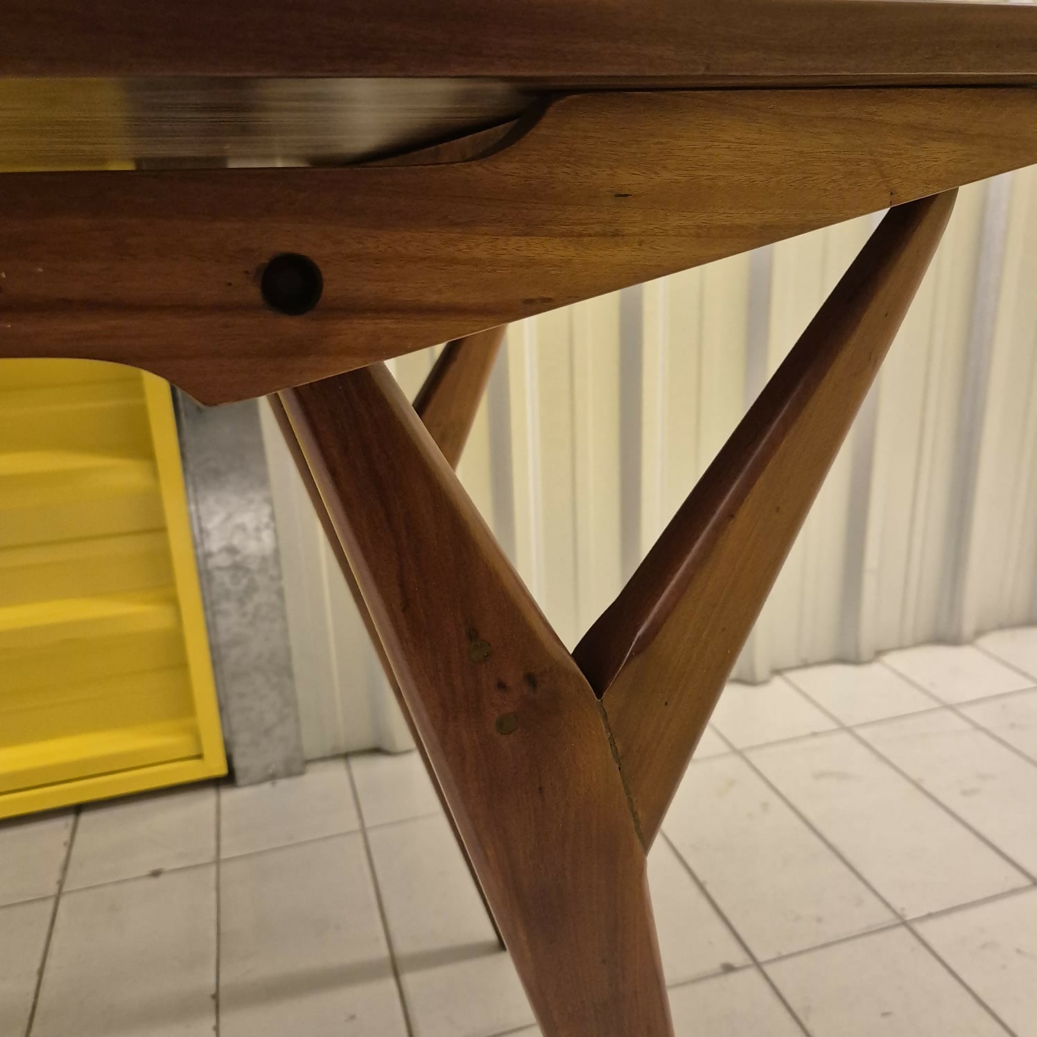 Mesa jantar / aparador em madeira